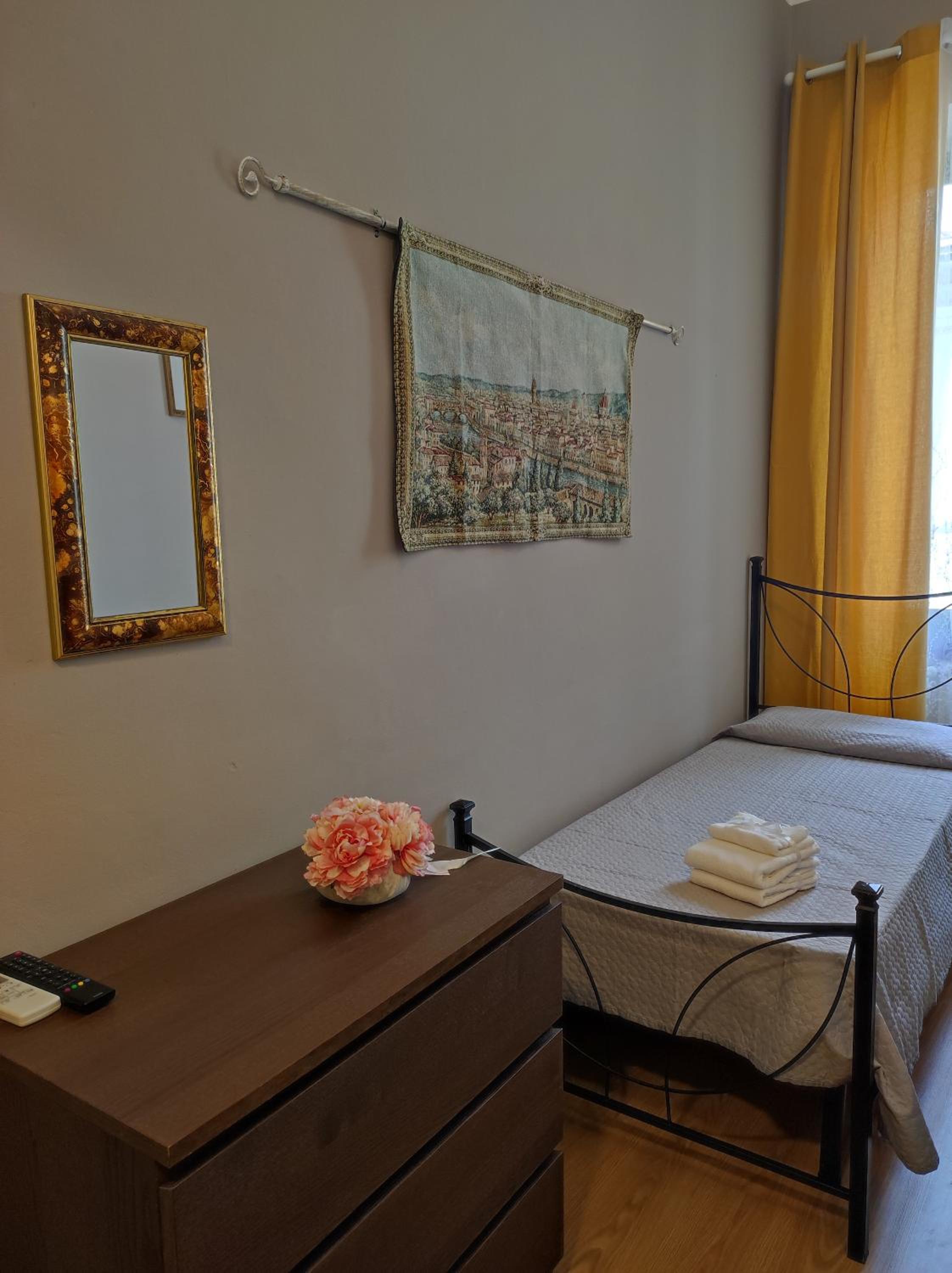 Single Room with Private Bathroom photo 1