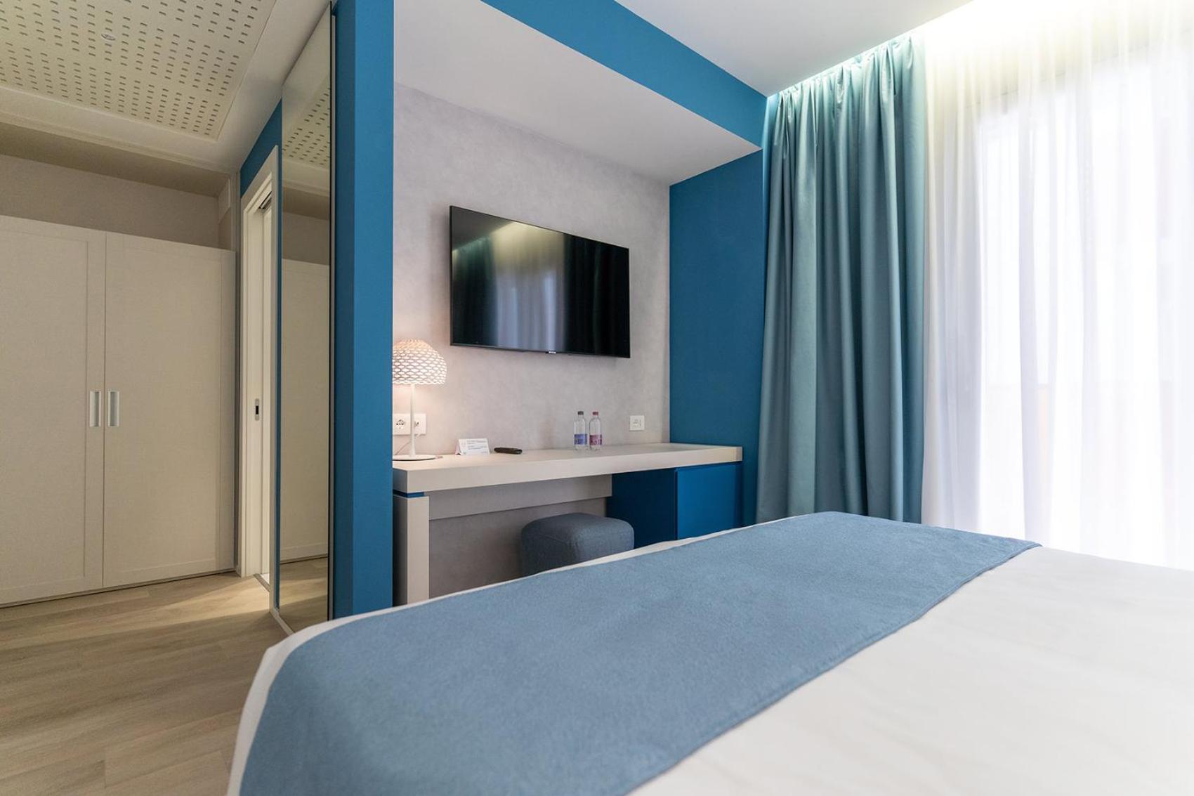Comfort Double Room with Partial Sea View photo 2
