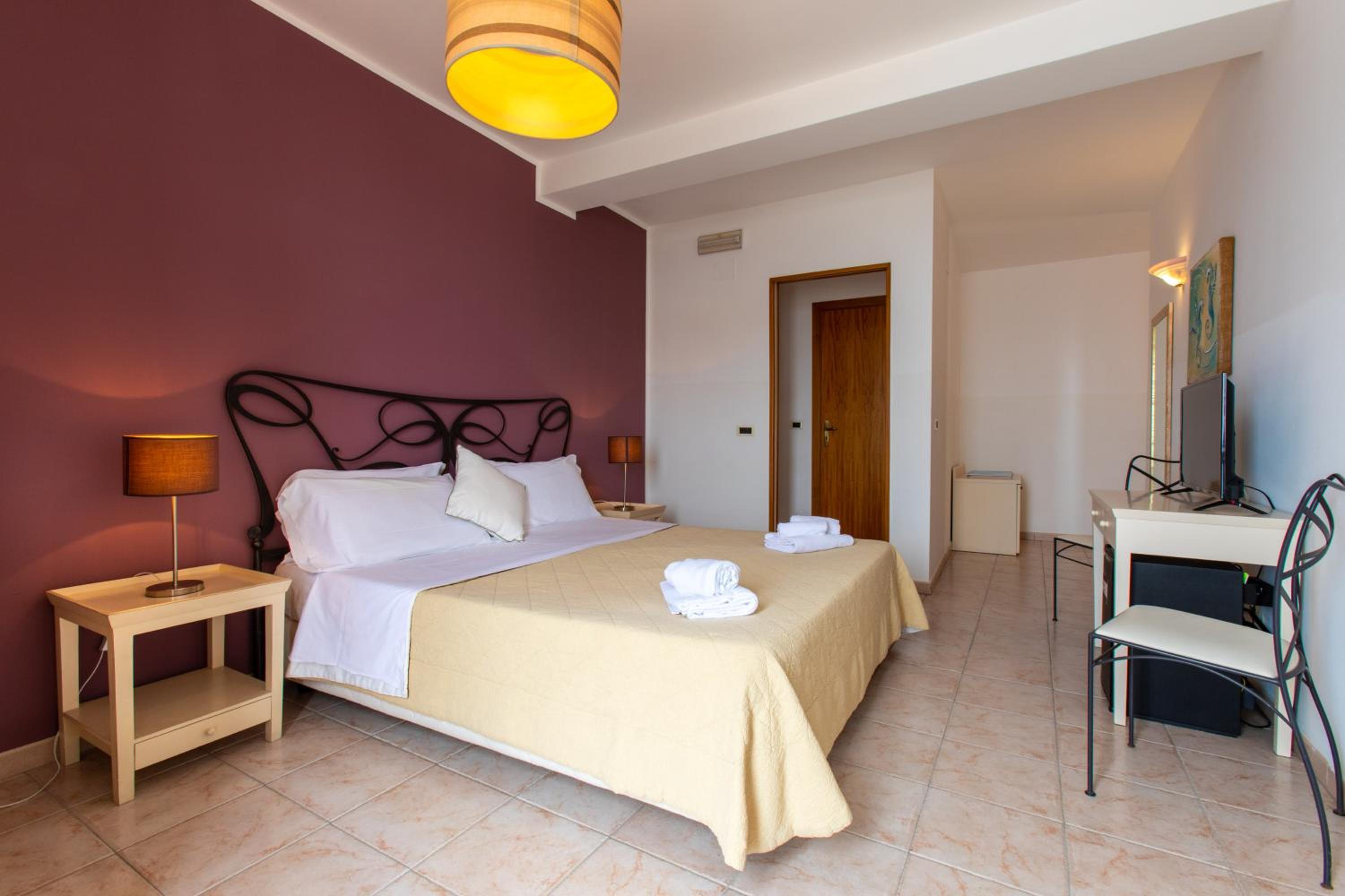 Superior Double or Twin Room with Sea View - Photo 3