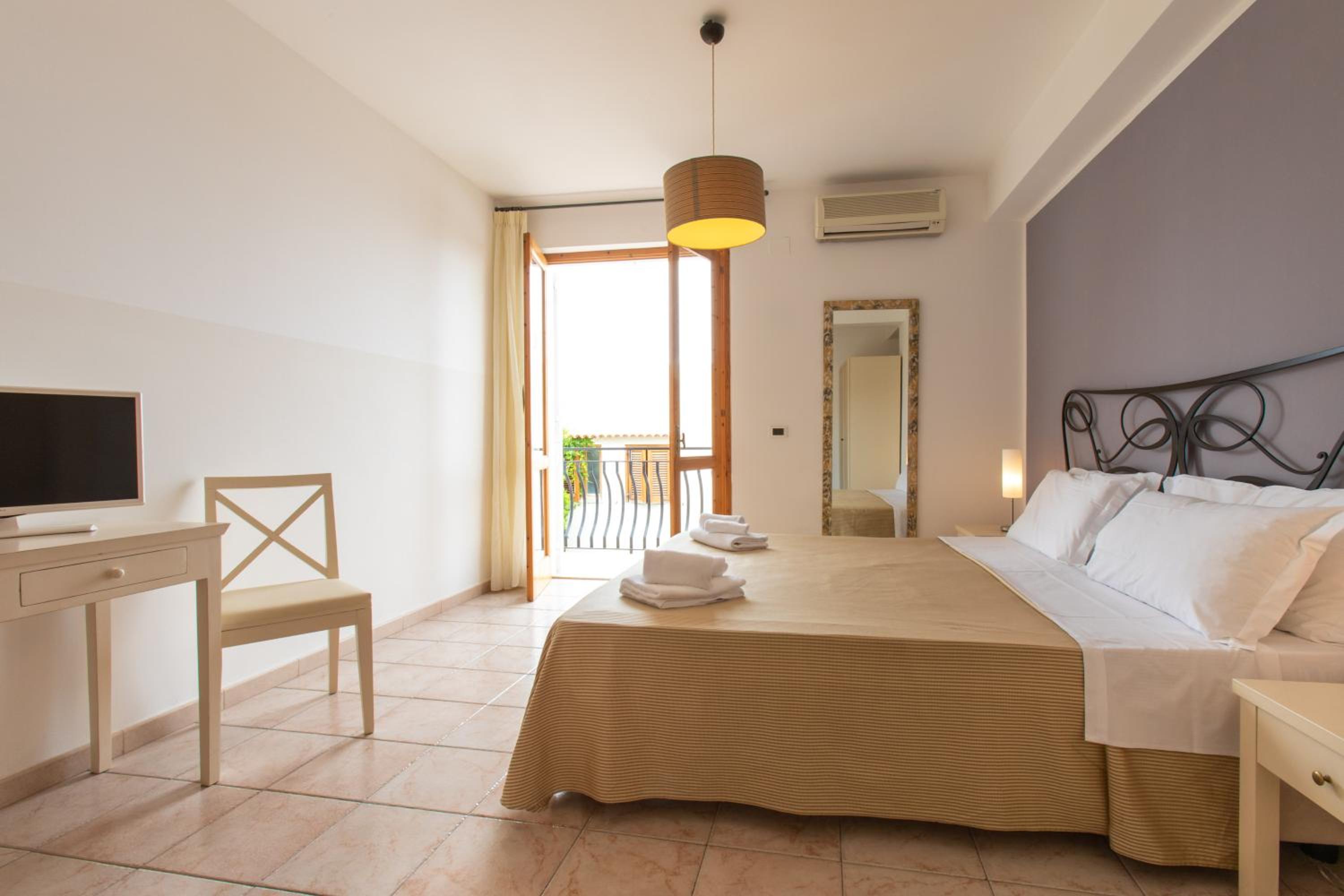 Superior Double or Twin Room with Sea View - Photo 10