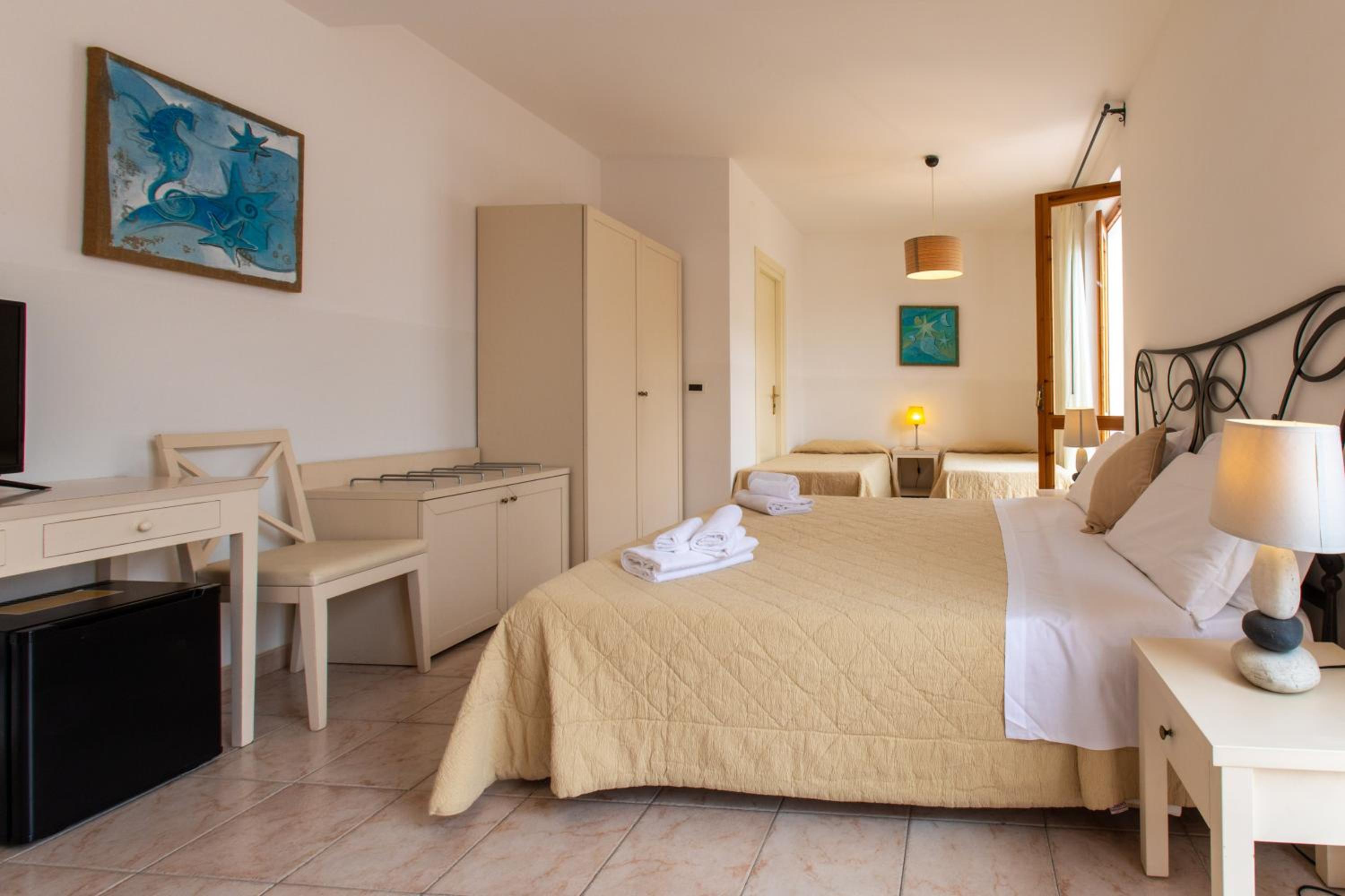 Quadruple Room - Photo 7
