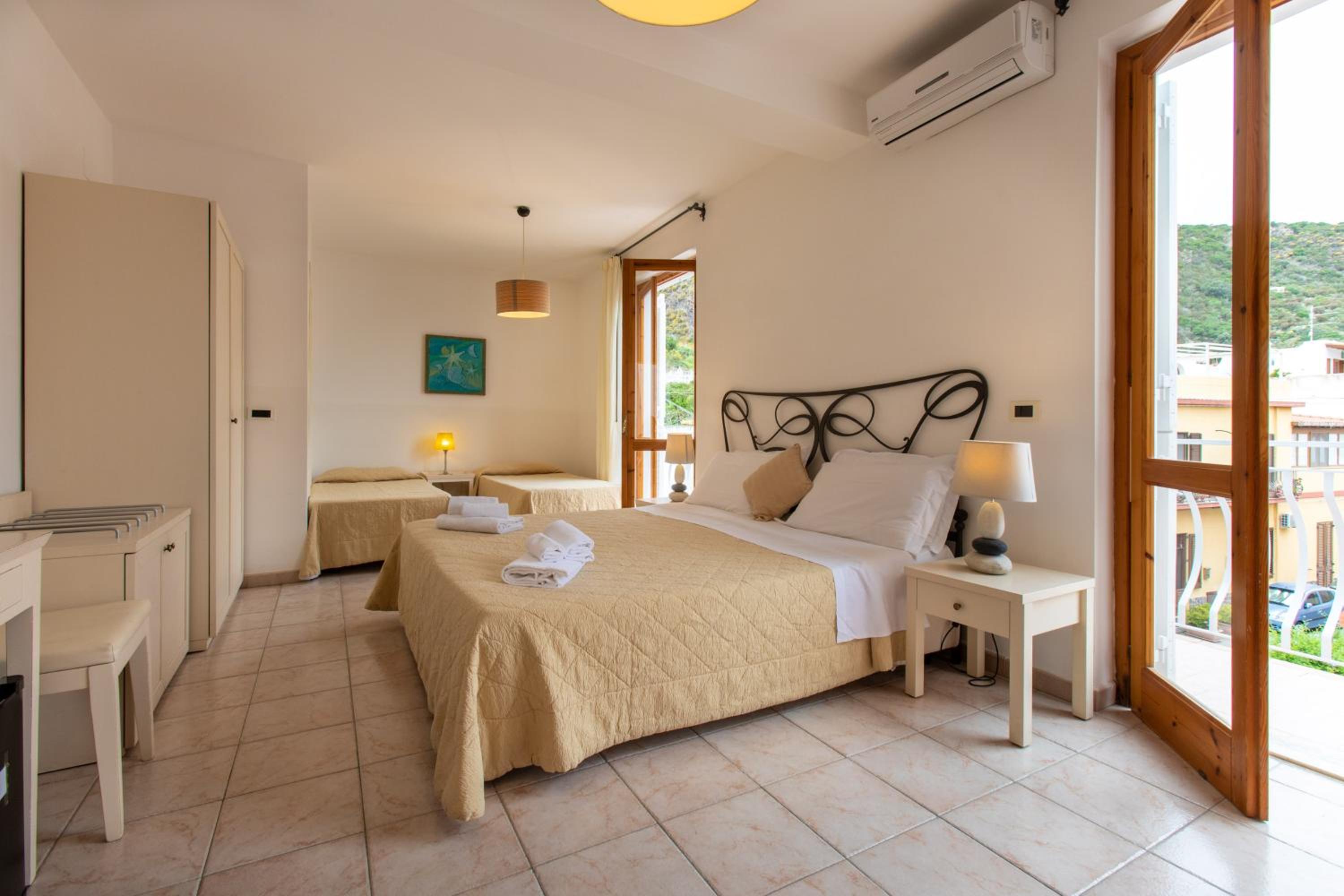 Quadruple Room - Photo 8
