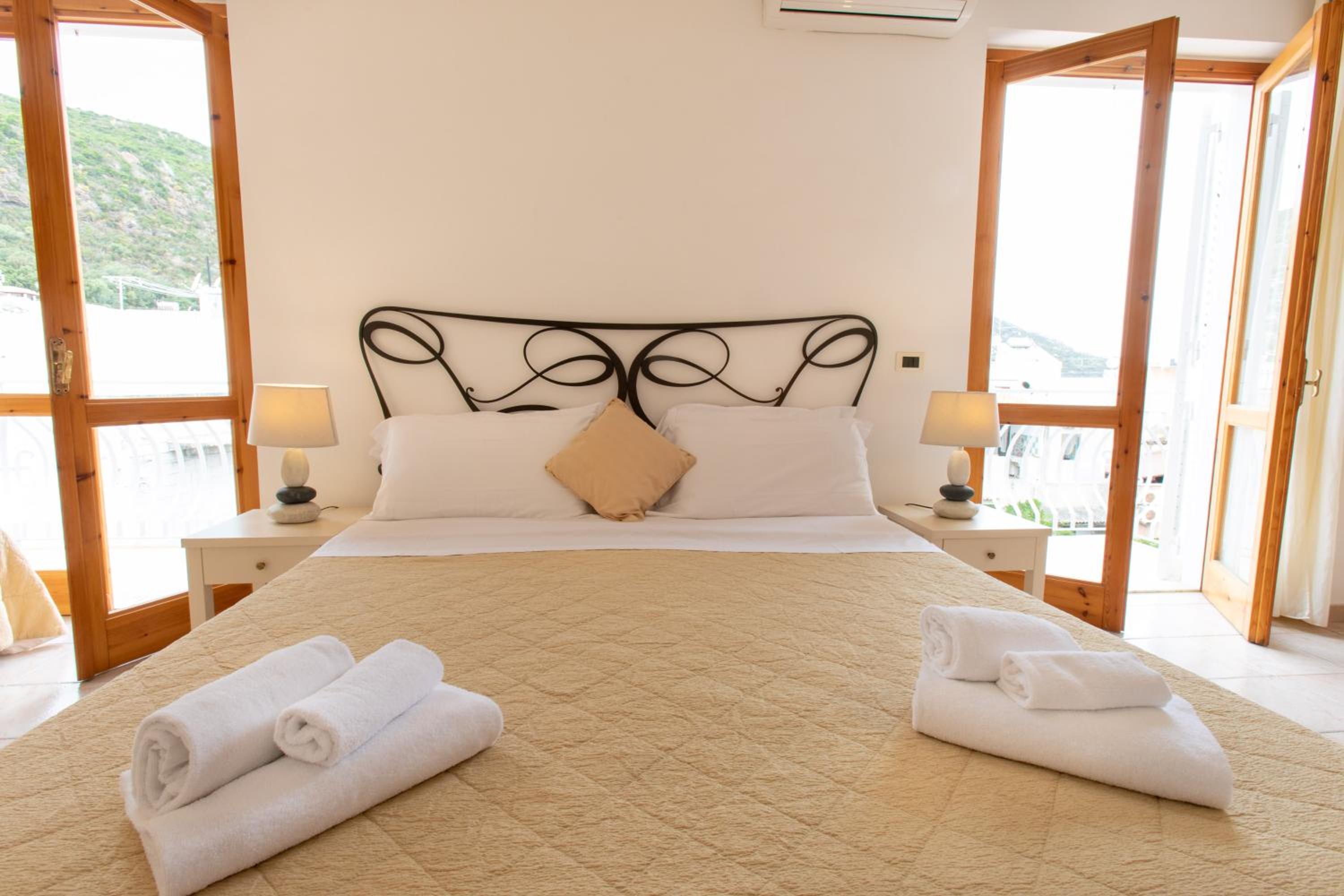 Quadruple Room - Photo 11