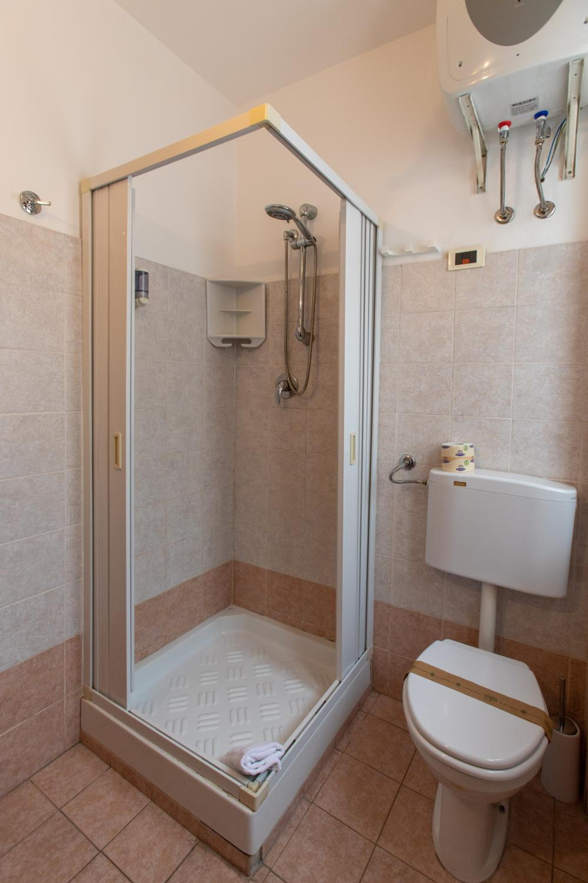 Quadruple Room - Photo 14