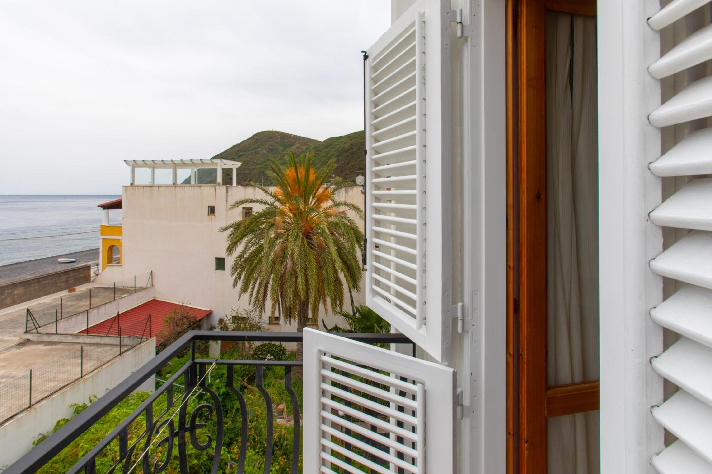 Superior Double or Twin Room with Sea View - Photo 2