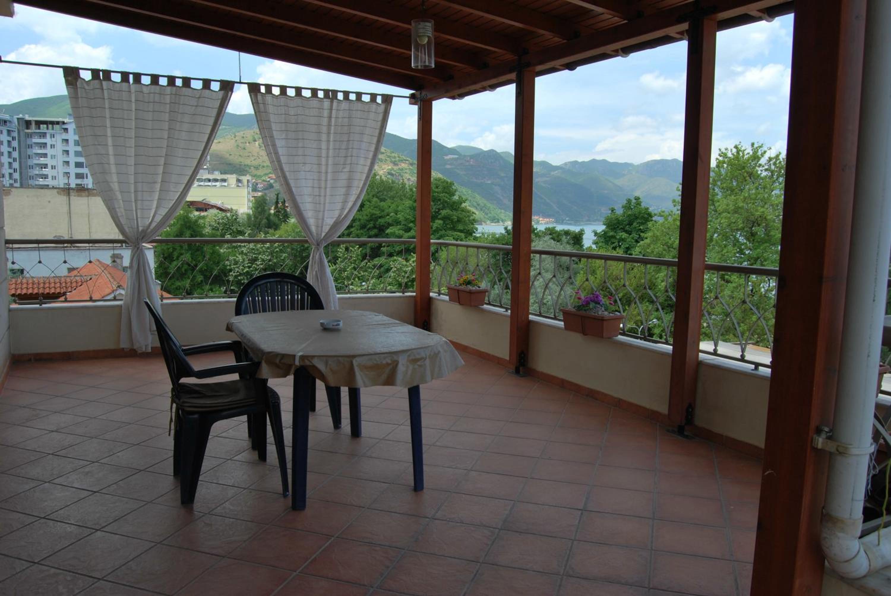 Apartment with Lake View photo 2