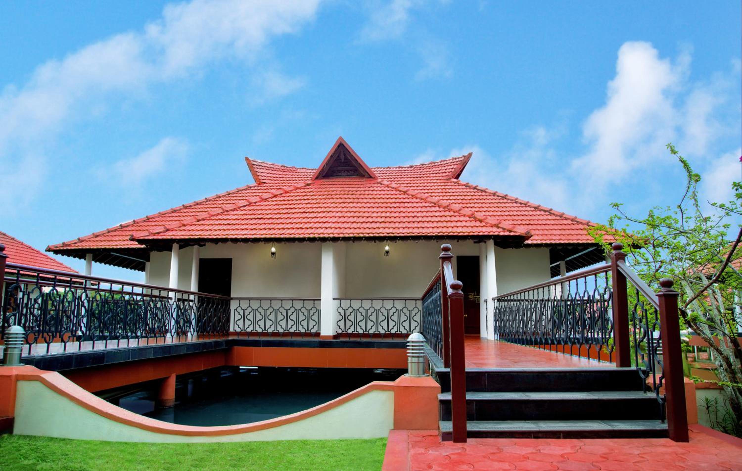 Water Front Heritage Cottage with Balcony Water Front Heritage Cottage with Balcony