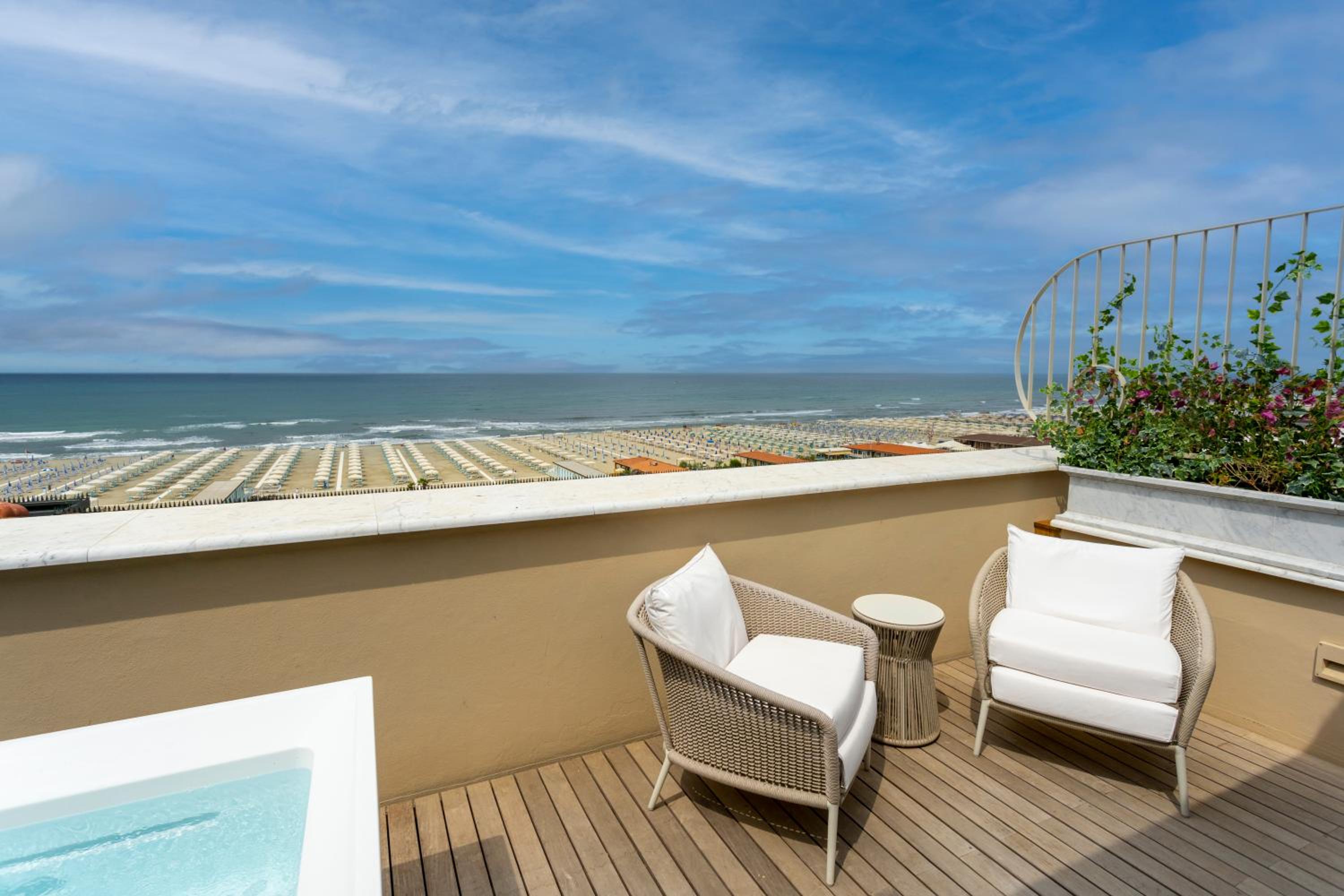 Panorama Penthouse Suite photo 3