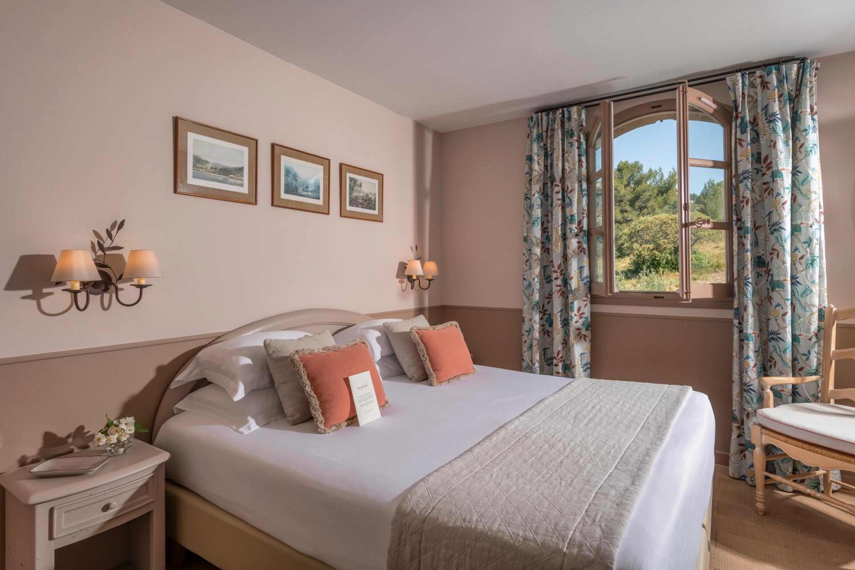 Character Double or Twin Room photo 2