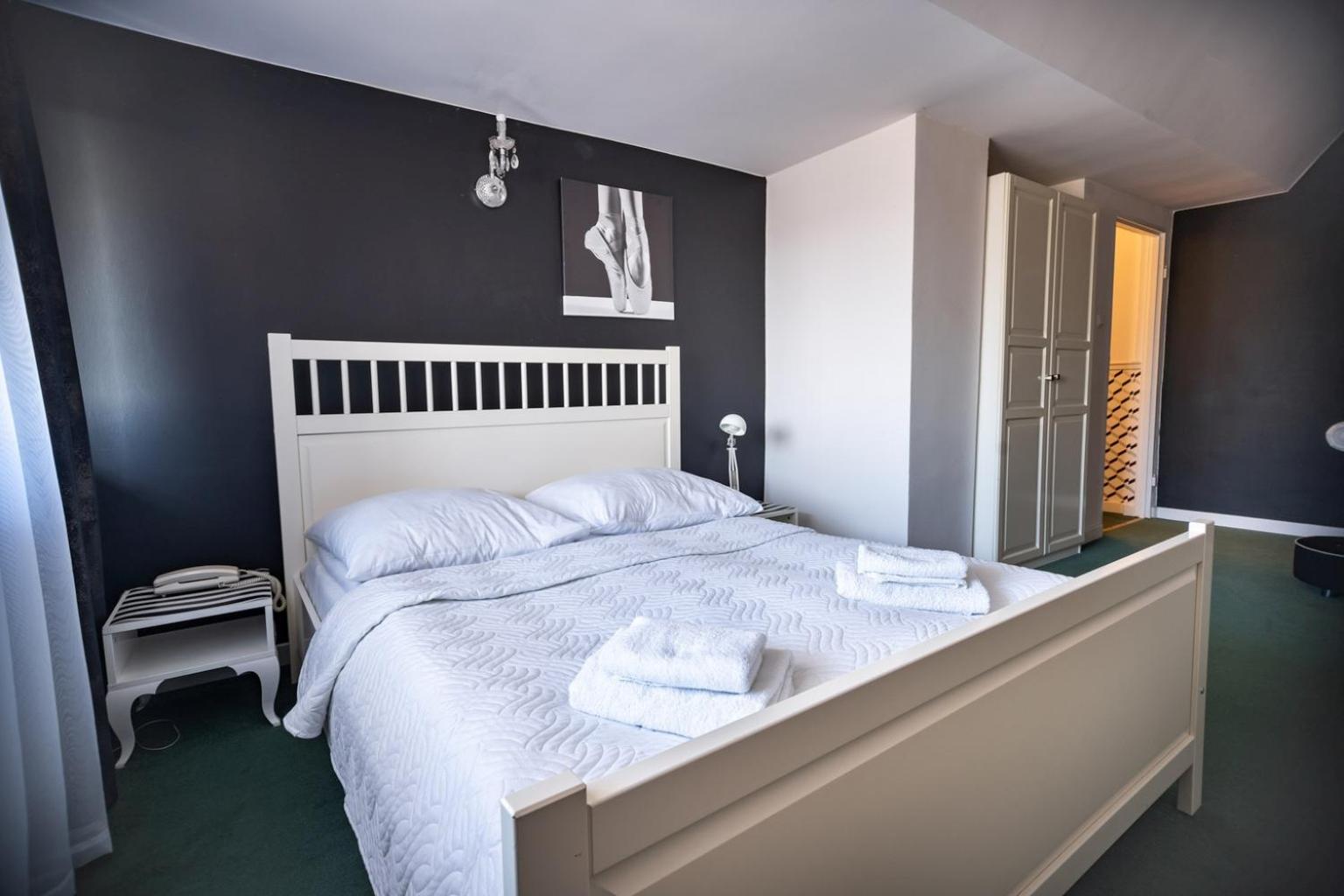 Deluxe Family Suite - Photo 1