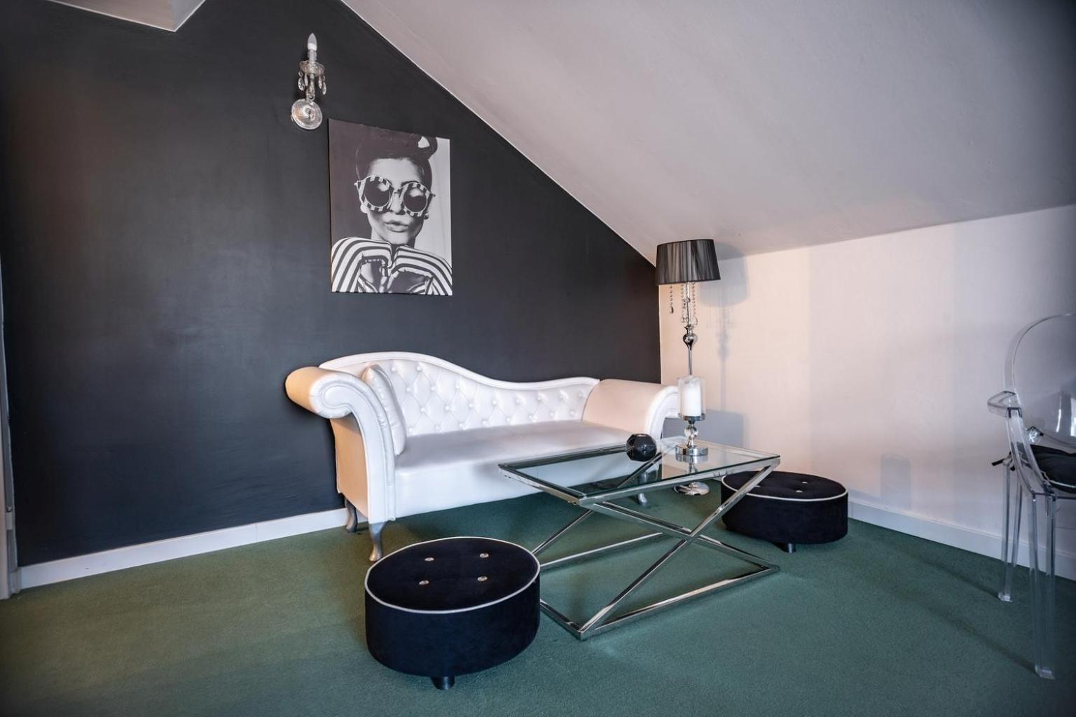 Deluxe Family Suite - Photo 3