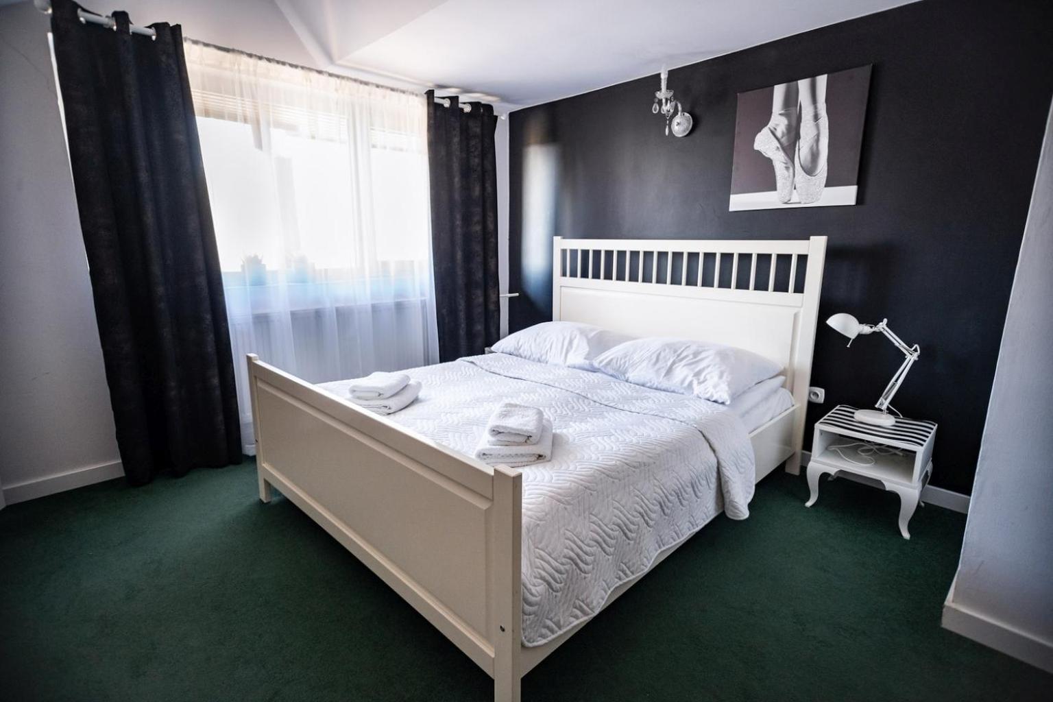 Deluxe Family Suite - Photo 2