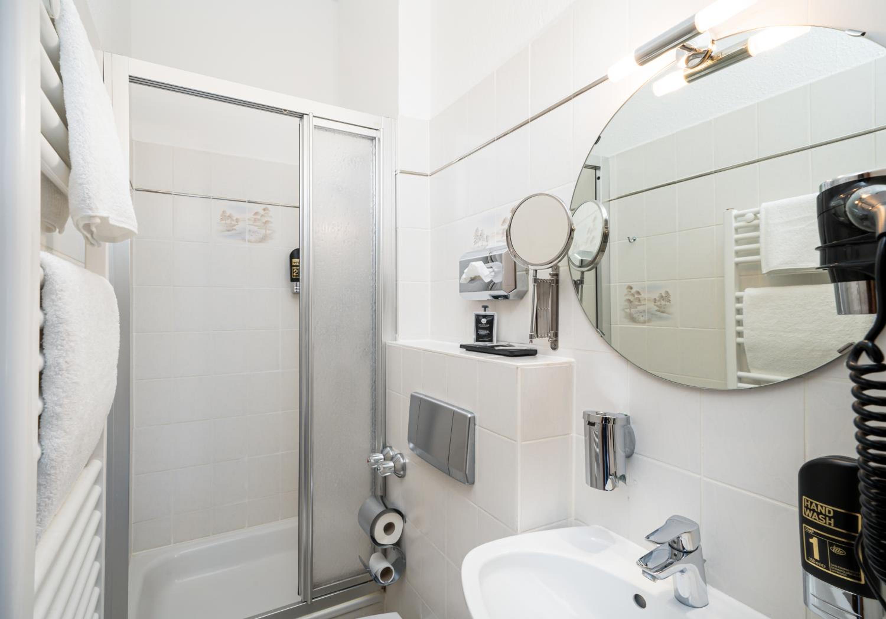 Single Room photo 3