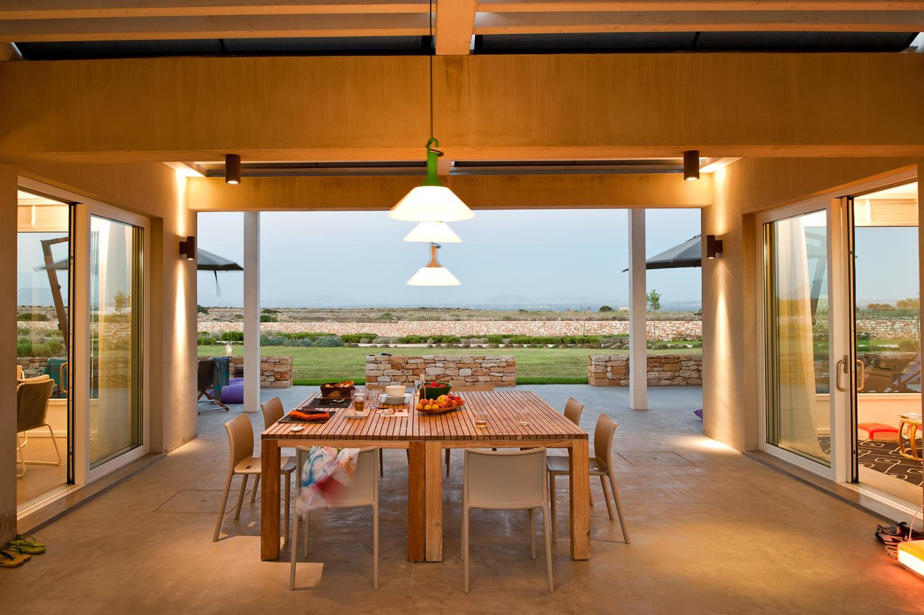 Two-Bedroom House with Patio photo 1