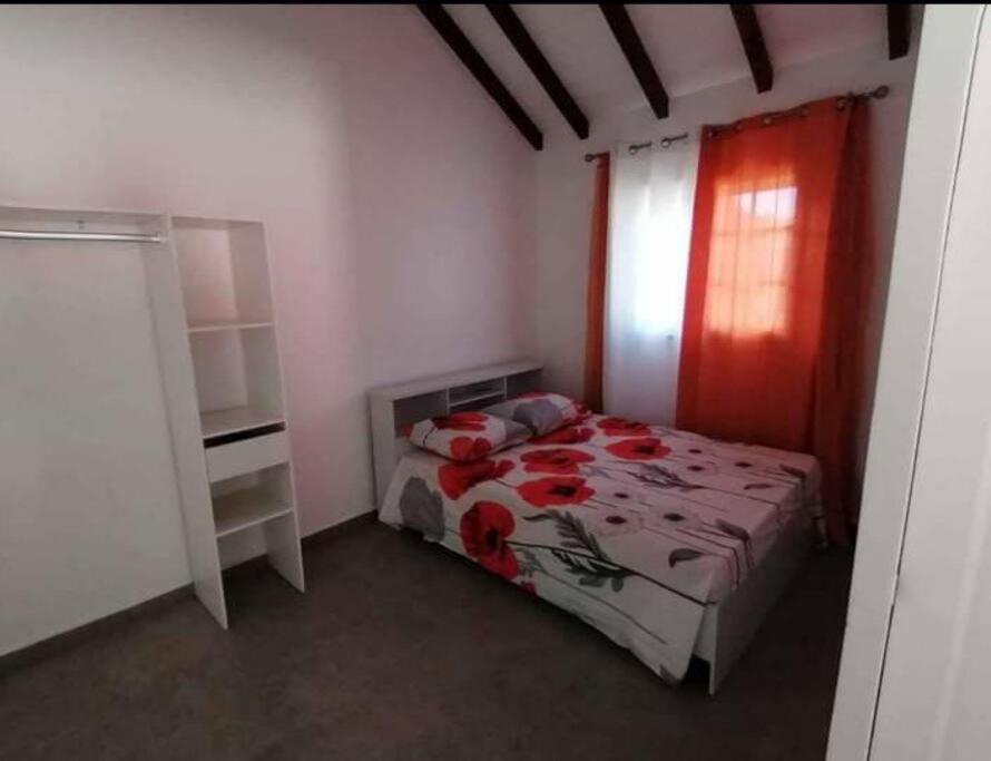 One-Bedroom House photo 1