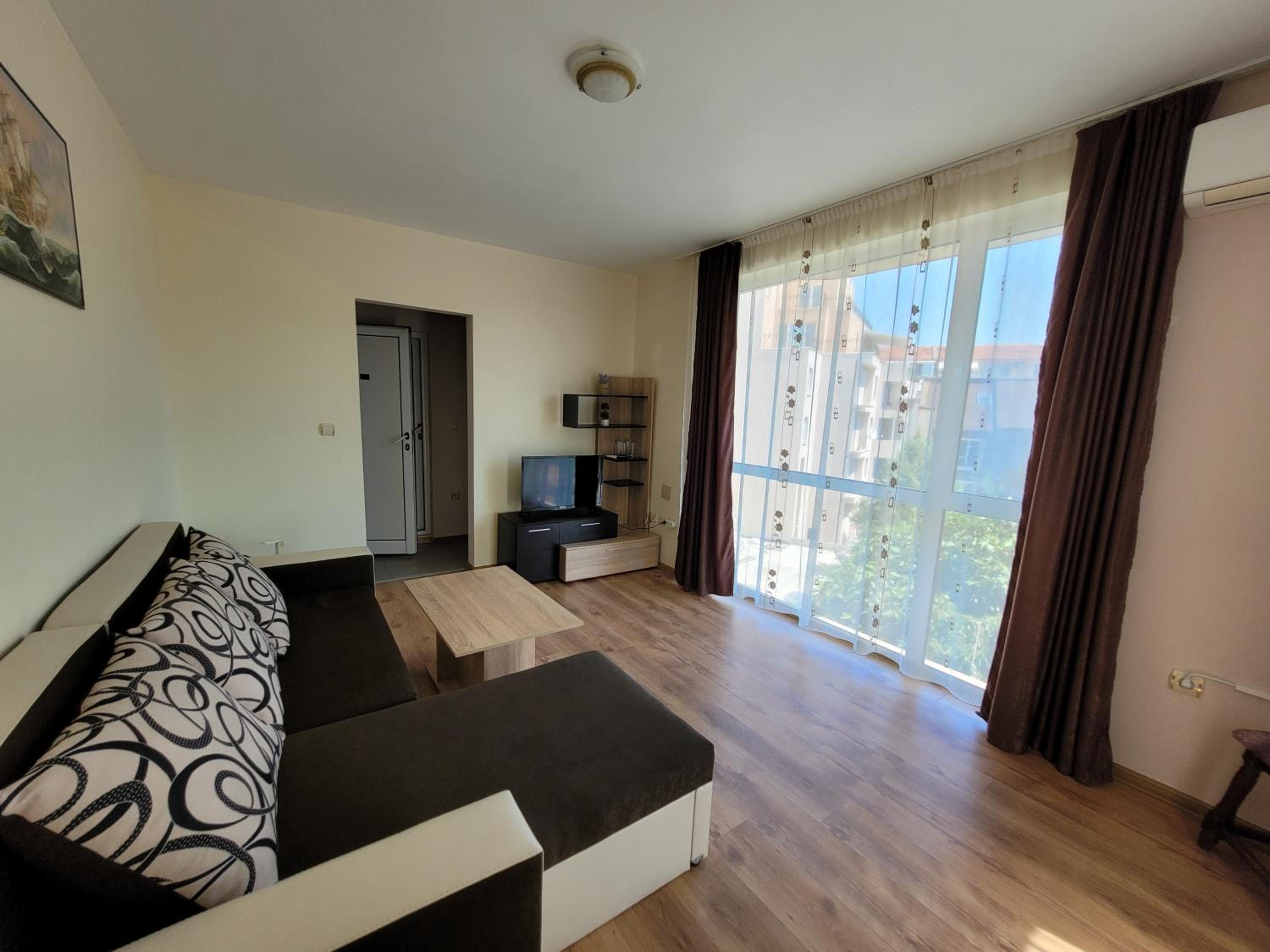 One-Bedroom Apartment - Photo 2