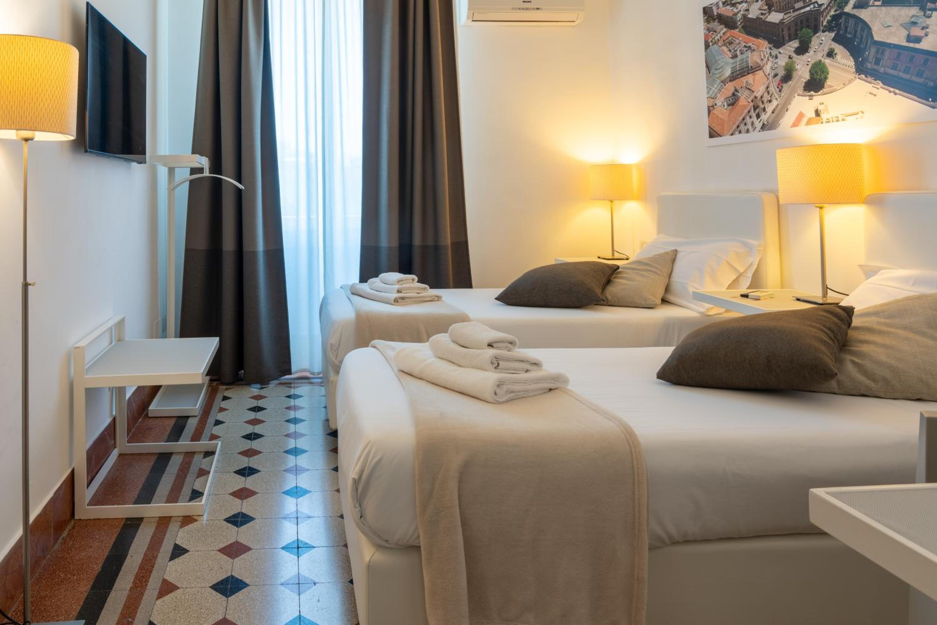 Deluxe Double or Twin Room - Photo 3