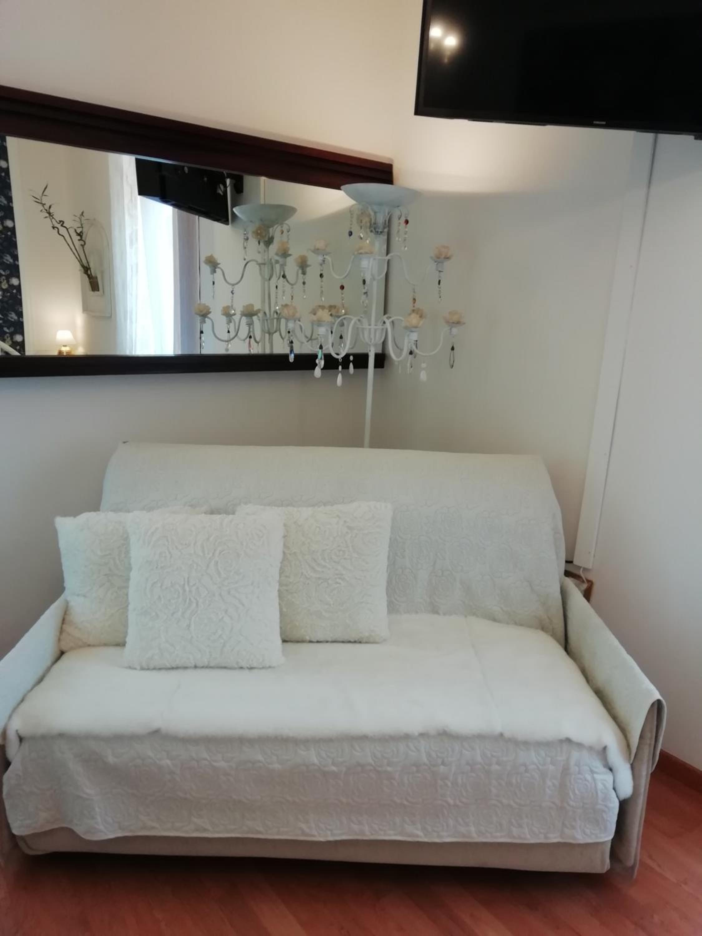 Double Room - Photo 8