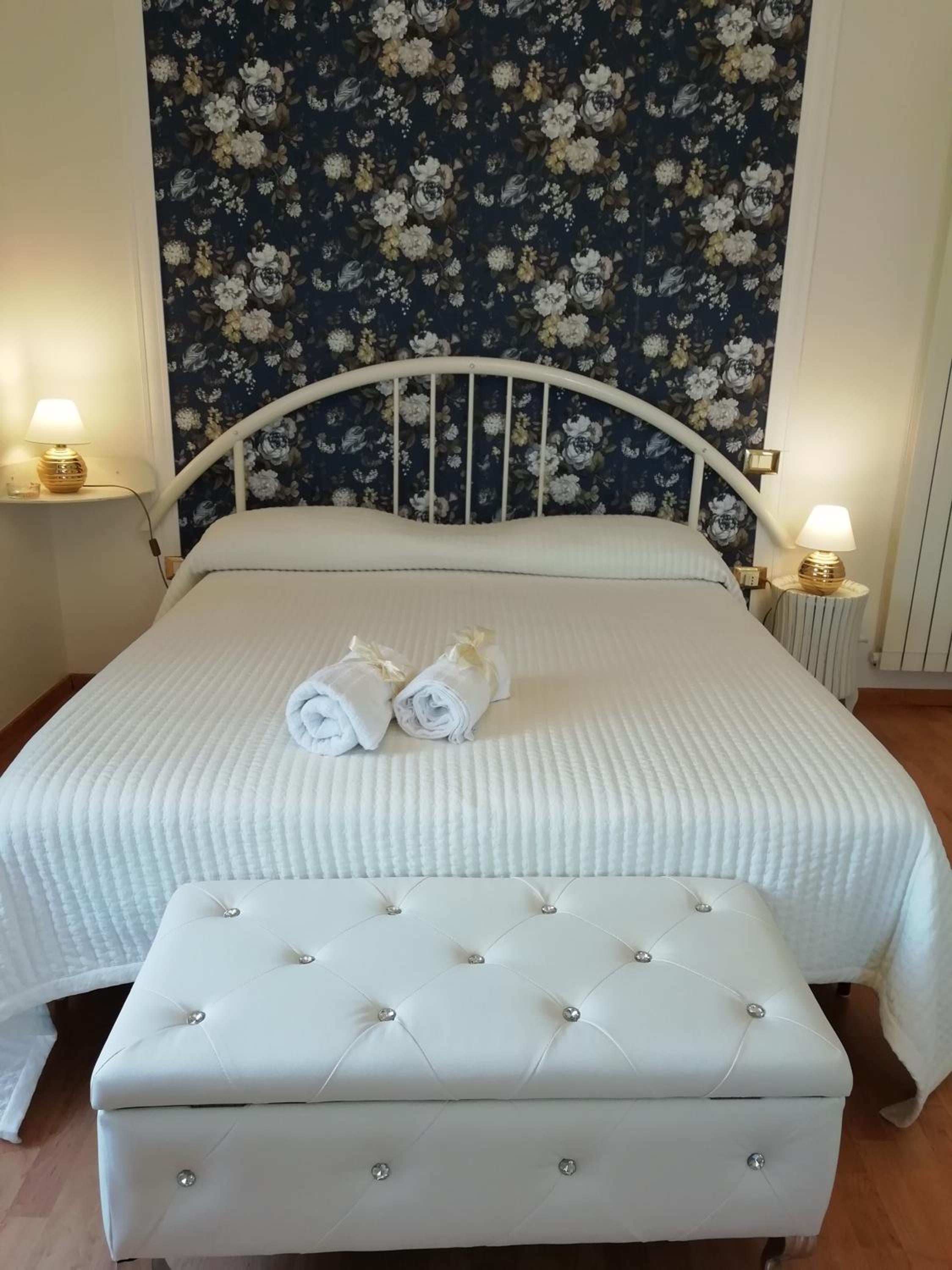 Double Room - Photo 11
