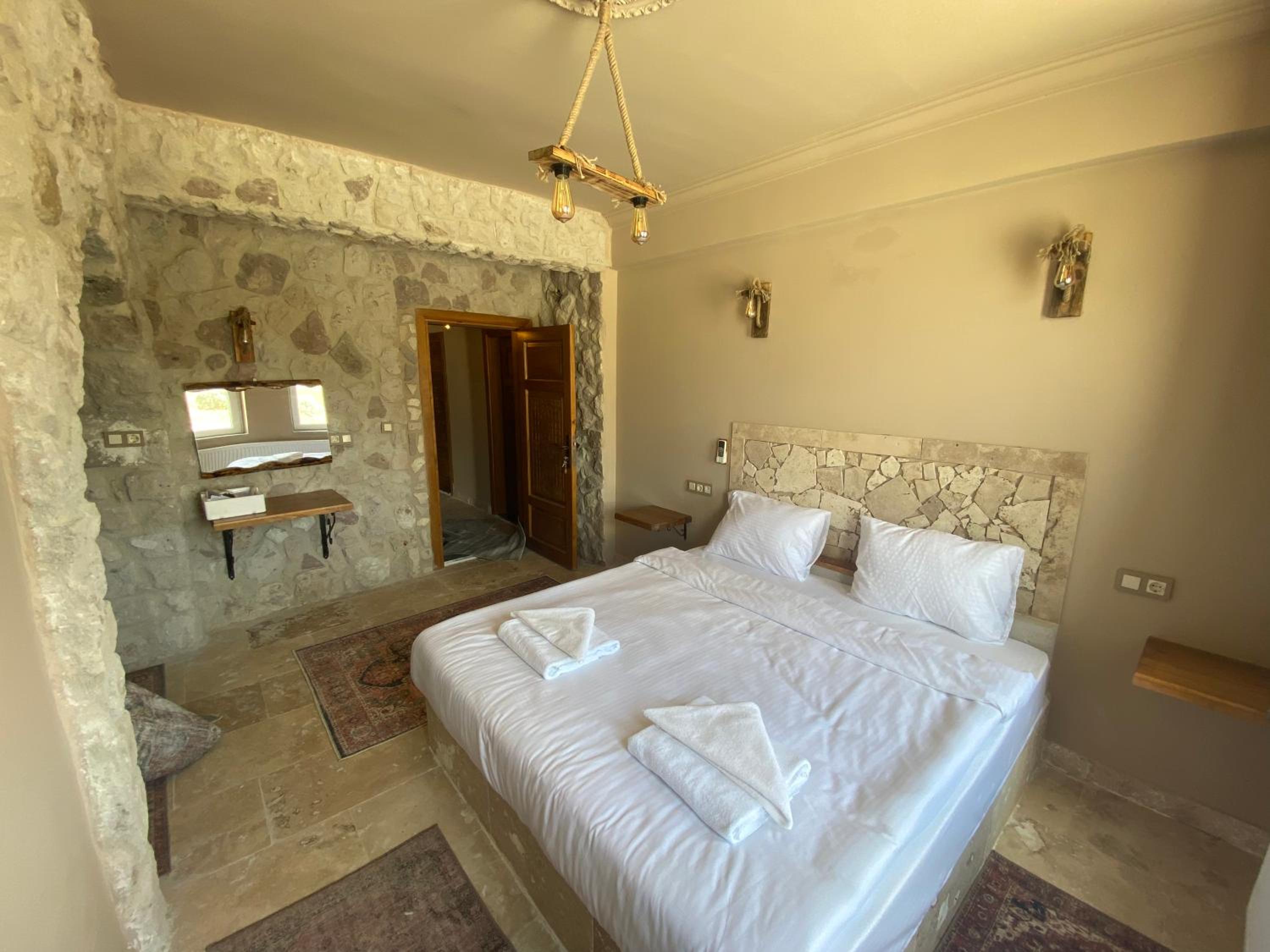 Double Room with Mountain View - Photo 9