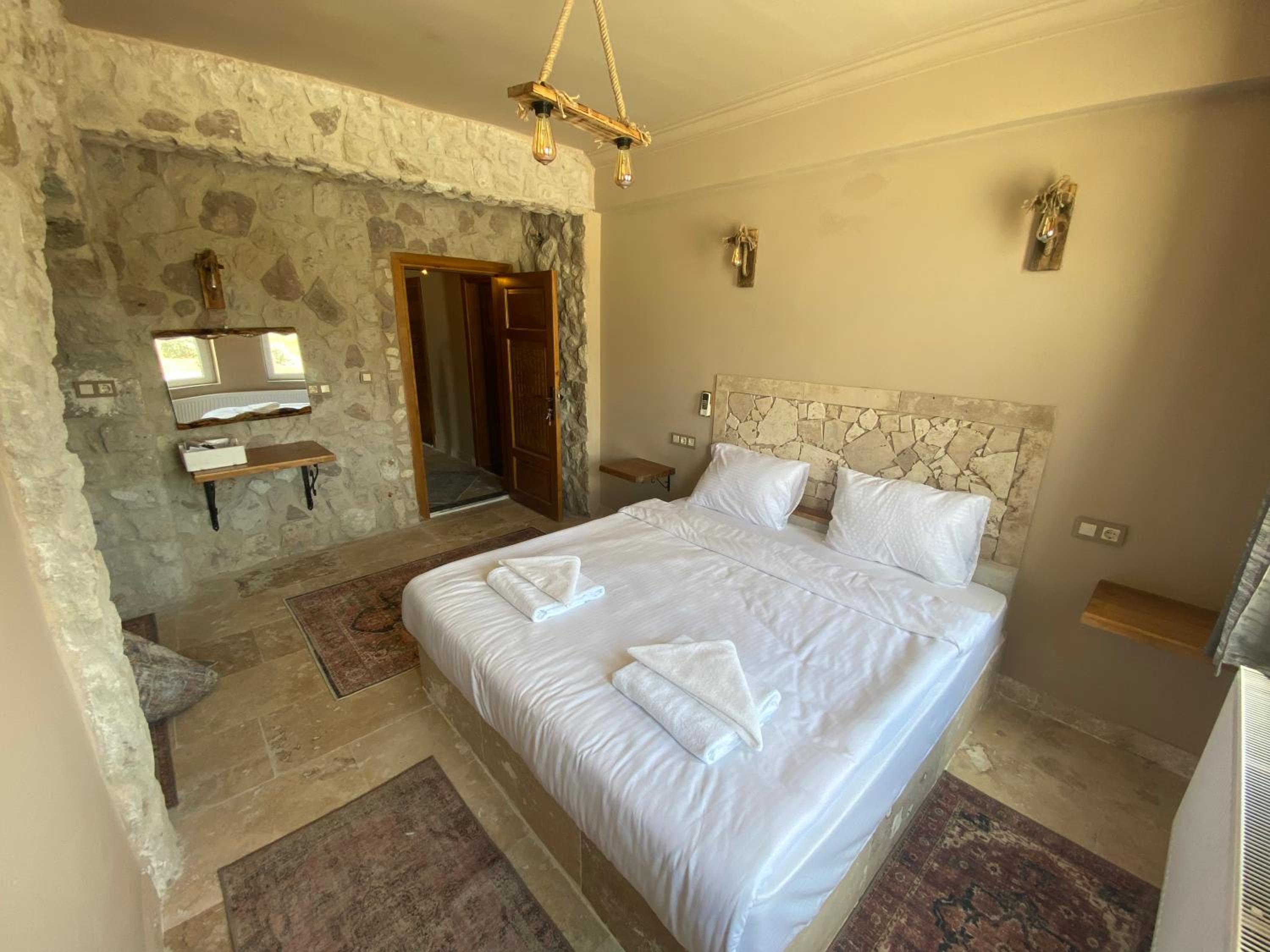 Double Room with Mountain View - Photo 8