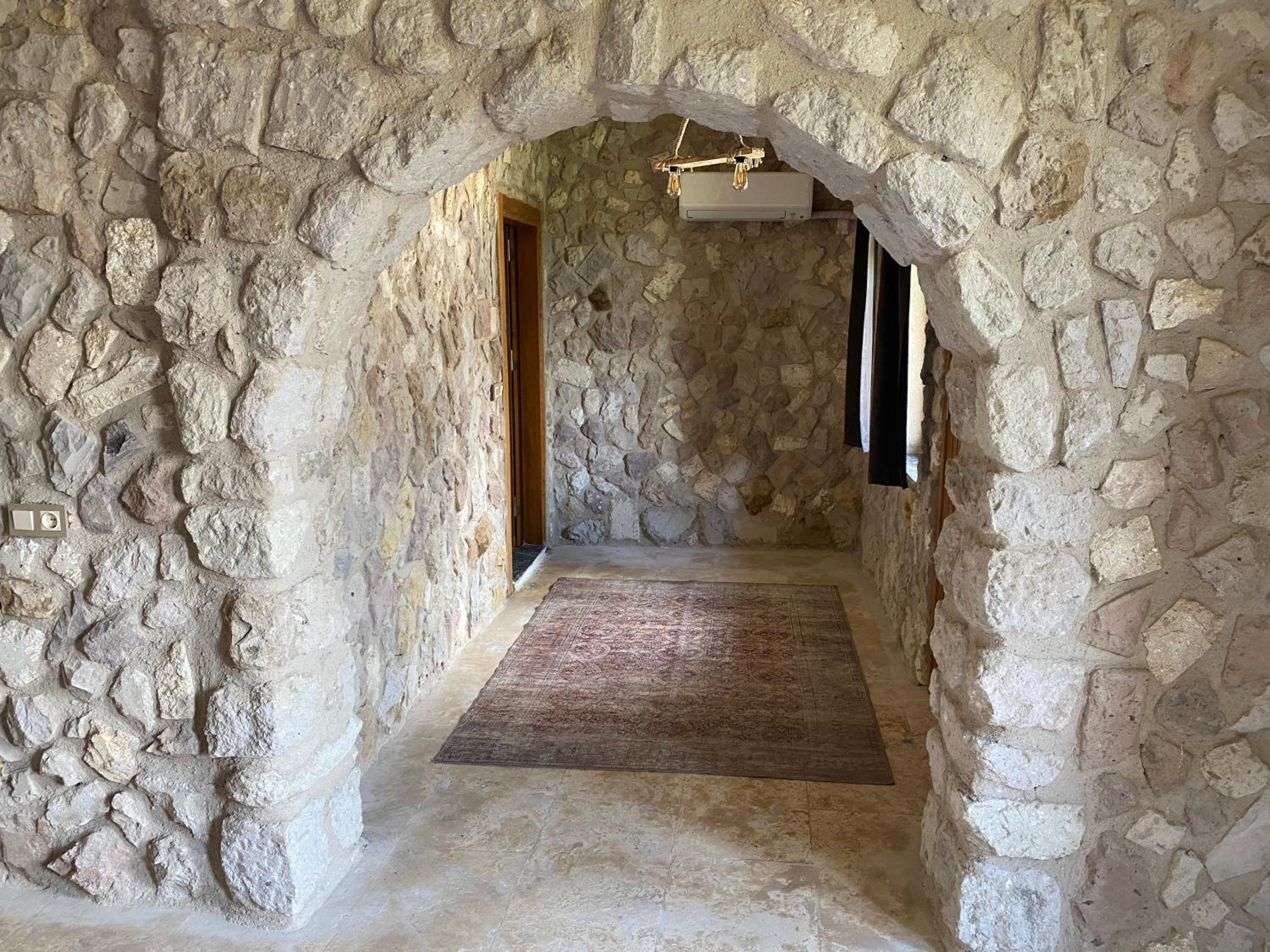 Queen Room with Garden View - Photo 6