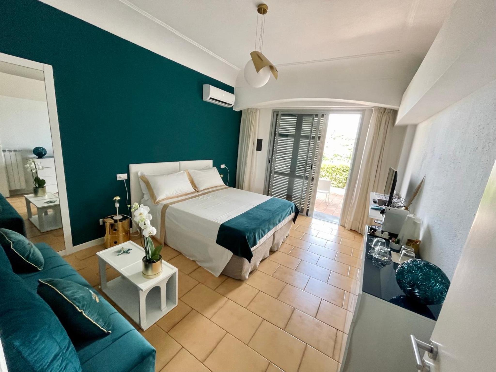 Deluxe Double or Twin Room with Sea View