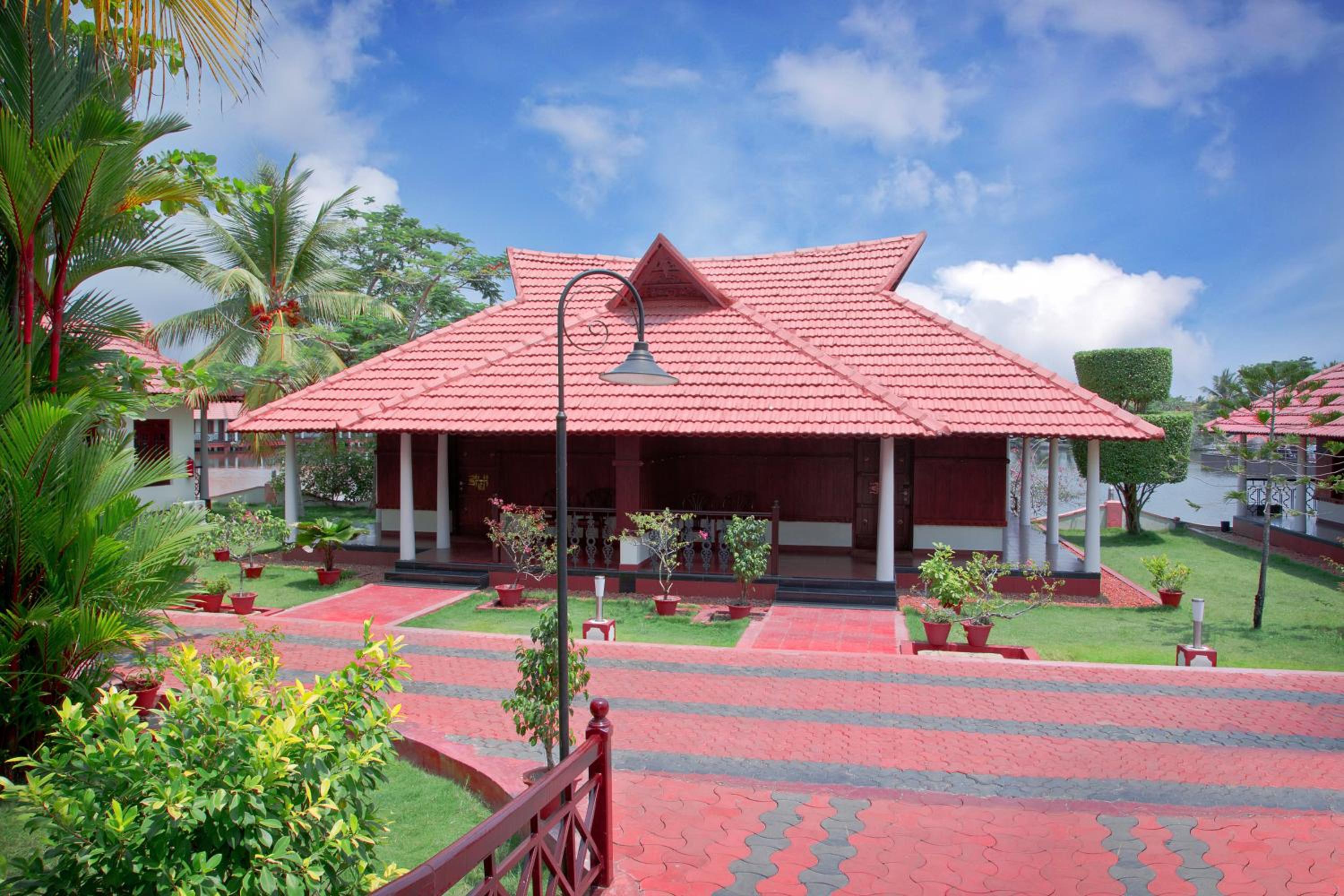 Water Front Heritage Cottage with Balcony Water Front Heritage Cottage with Balcony