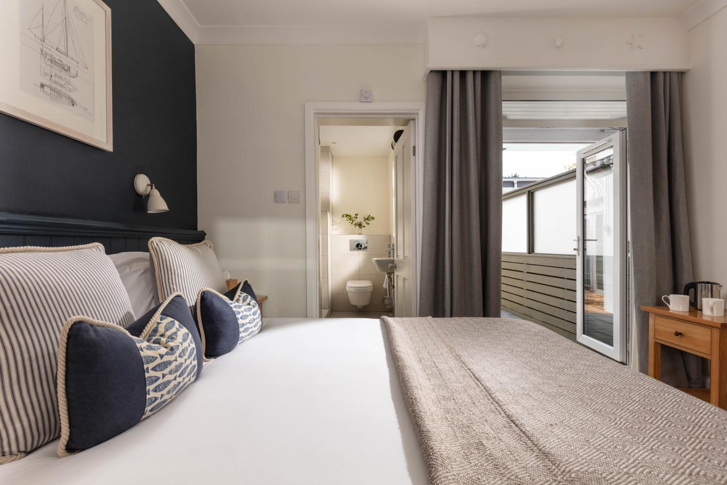 Cozy Double Room with Courtyard