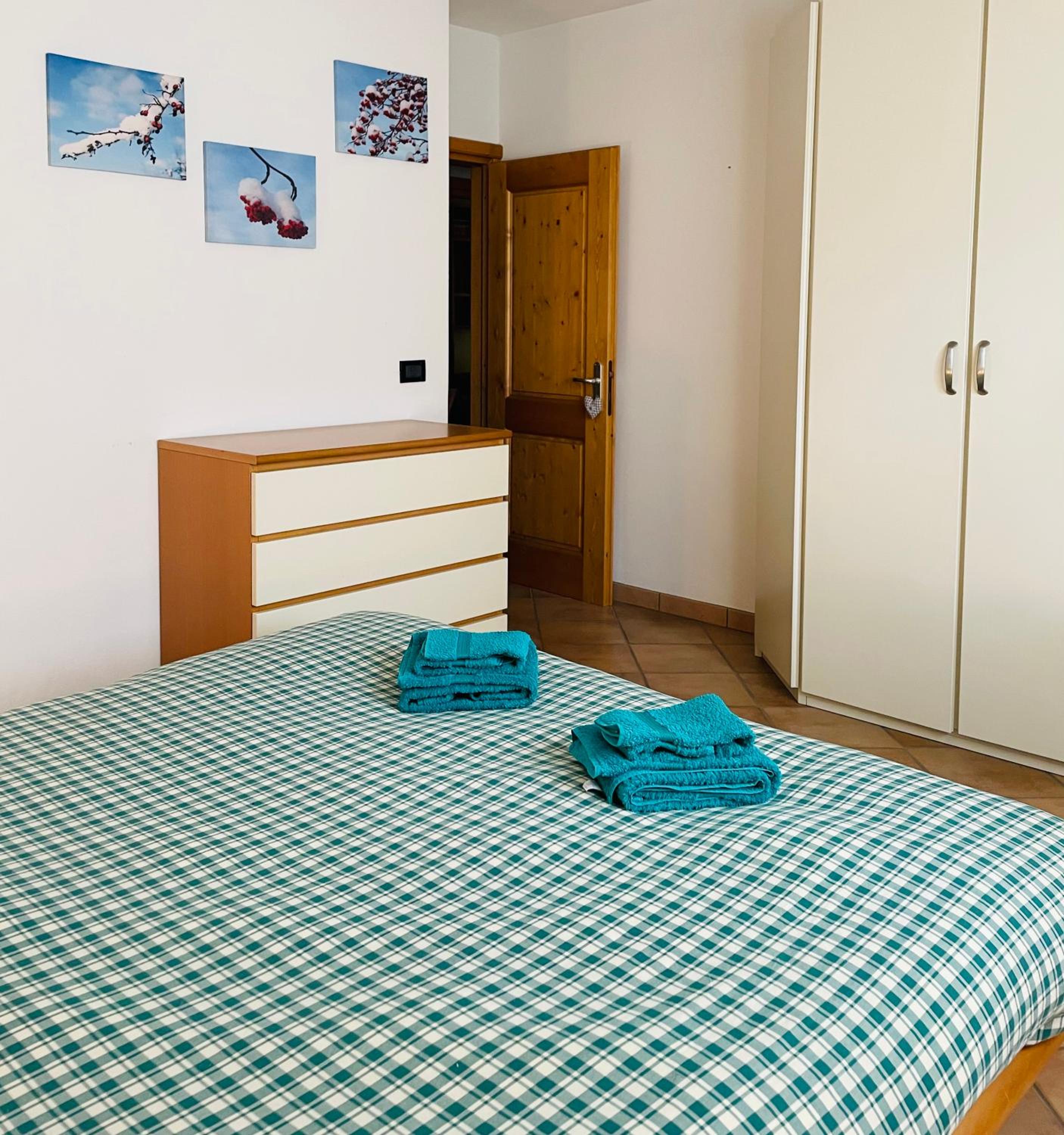 Two-Bedroom Apartment with Mountain View photo 2