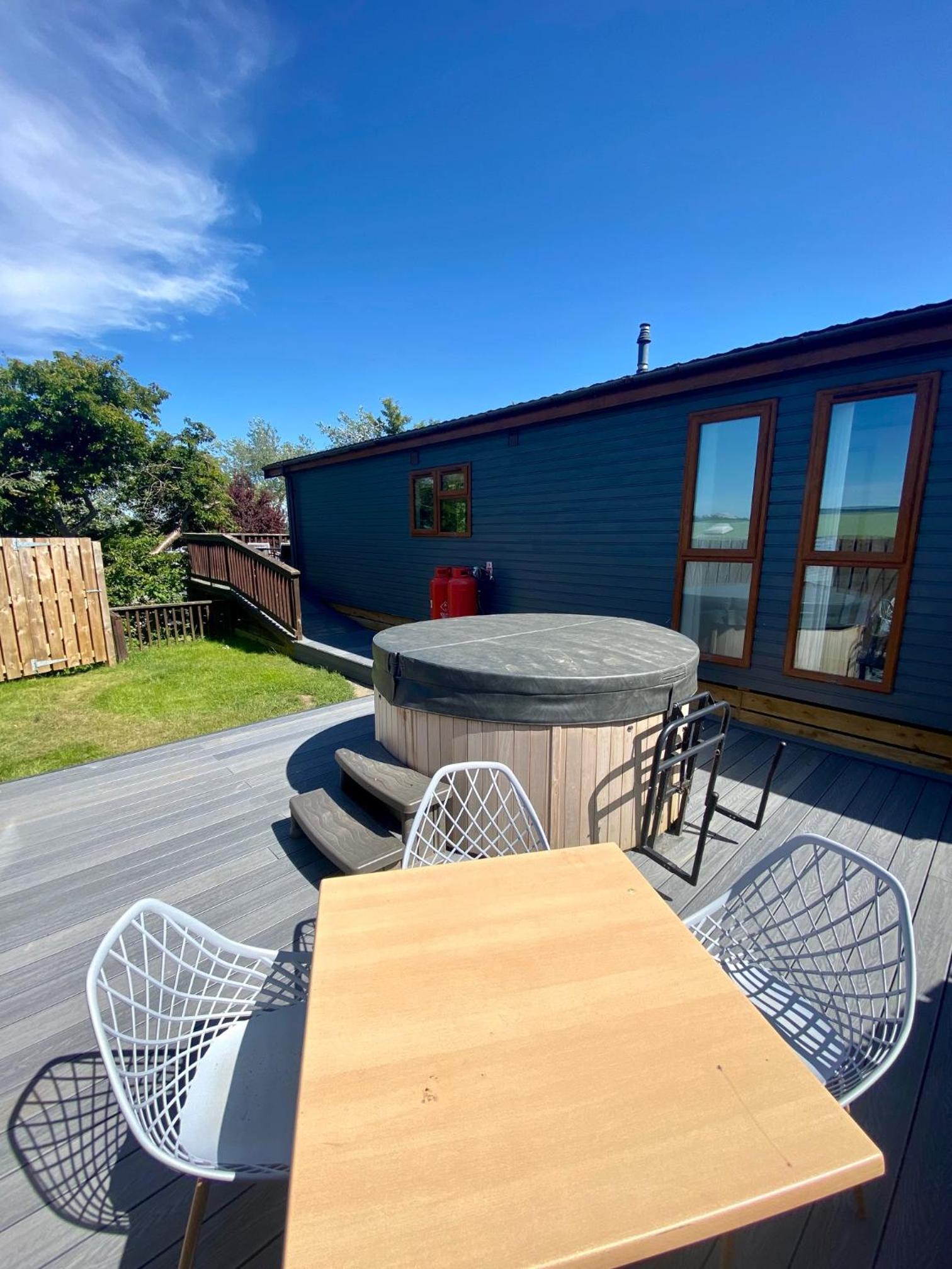 Mobile Home - Photo 1