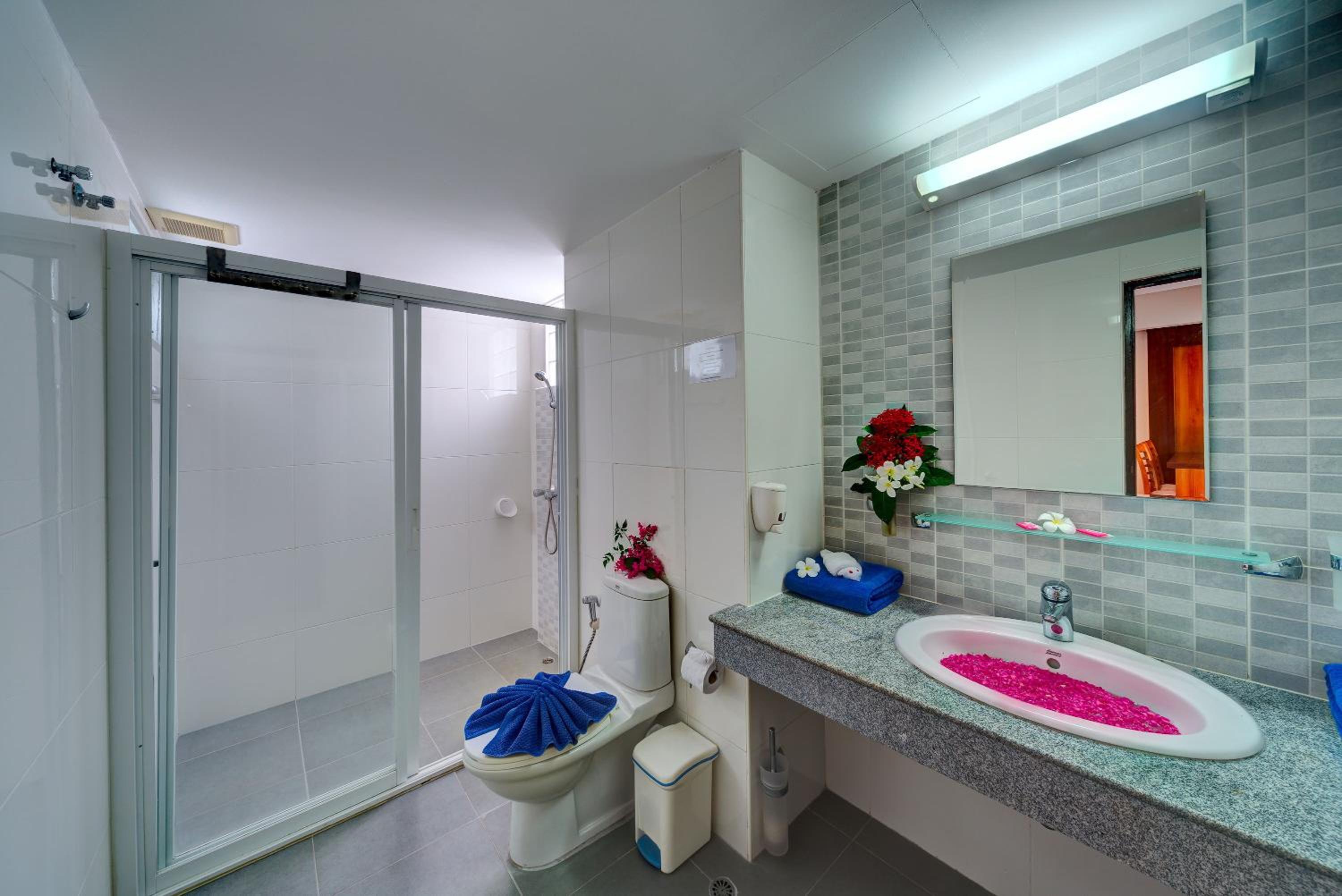 One-Bedroom Apartment - Photo 13