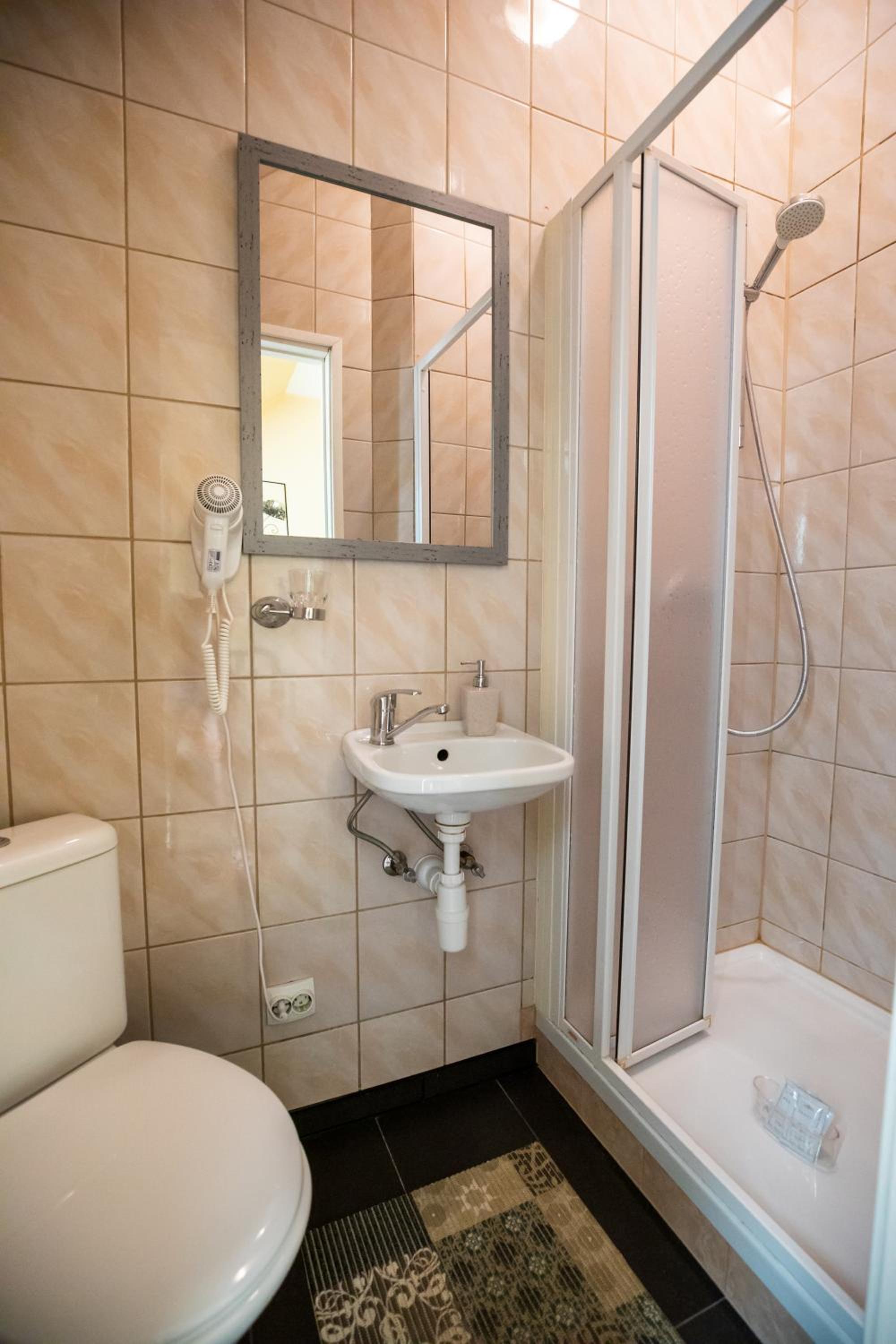 Small Single Room photo 2