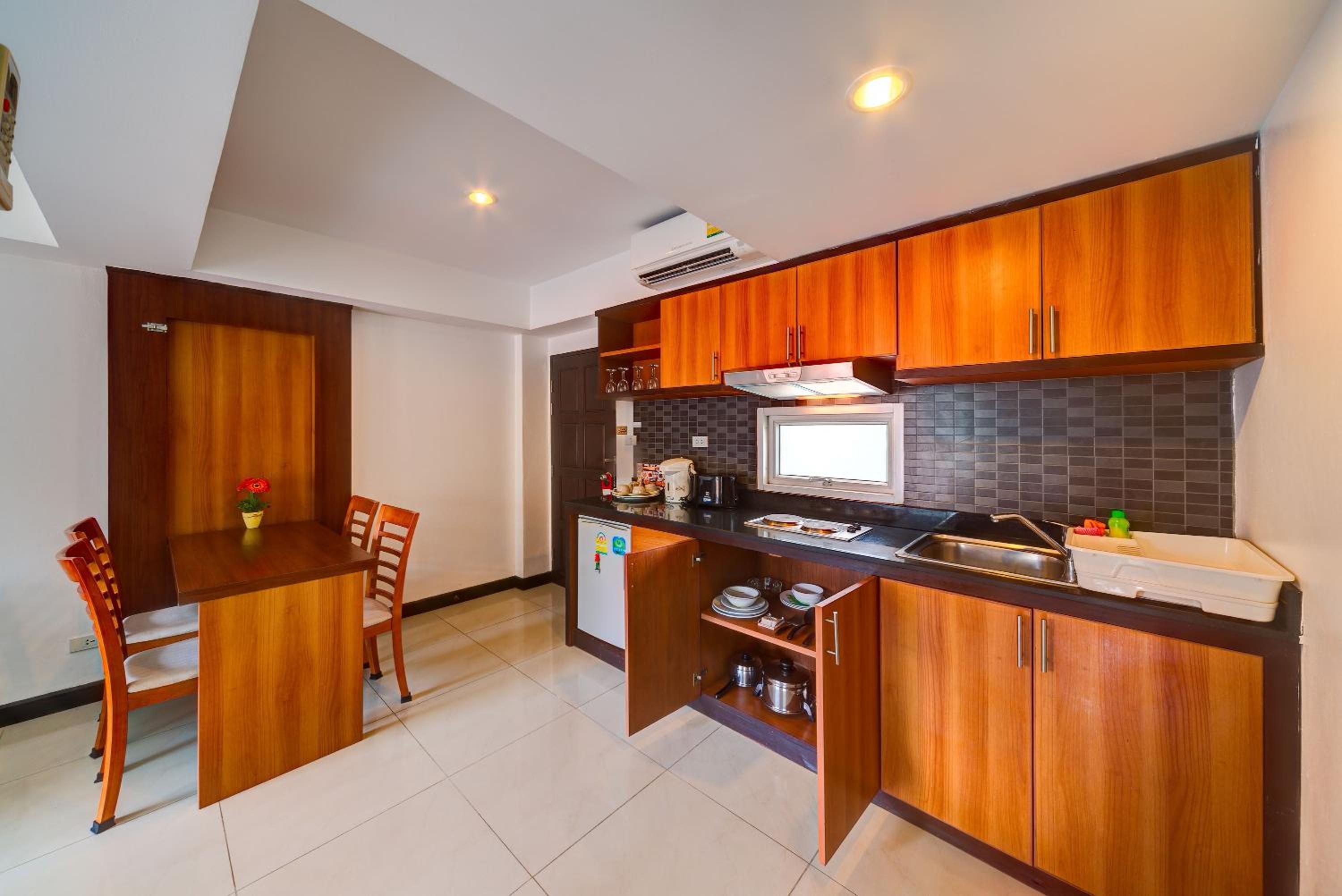 One-Bedroom Apartment - Photo 12