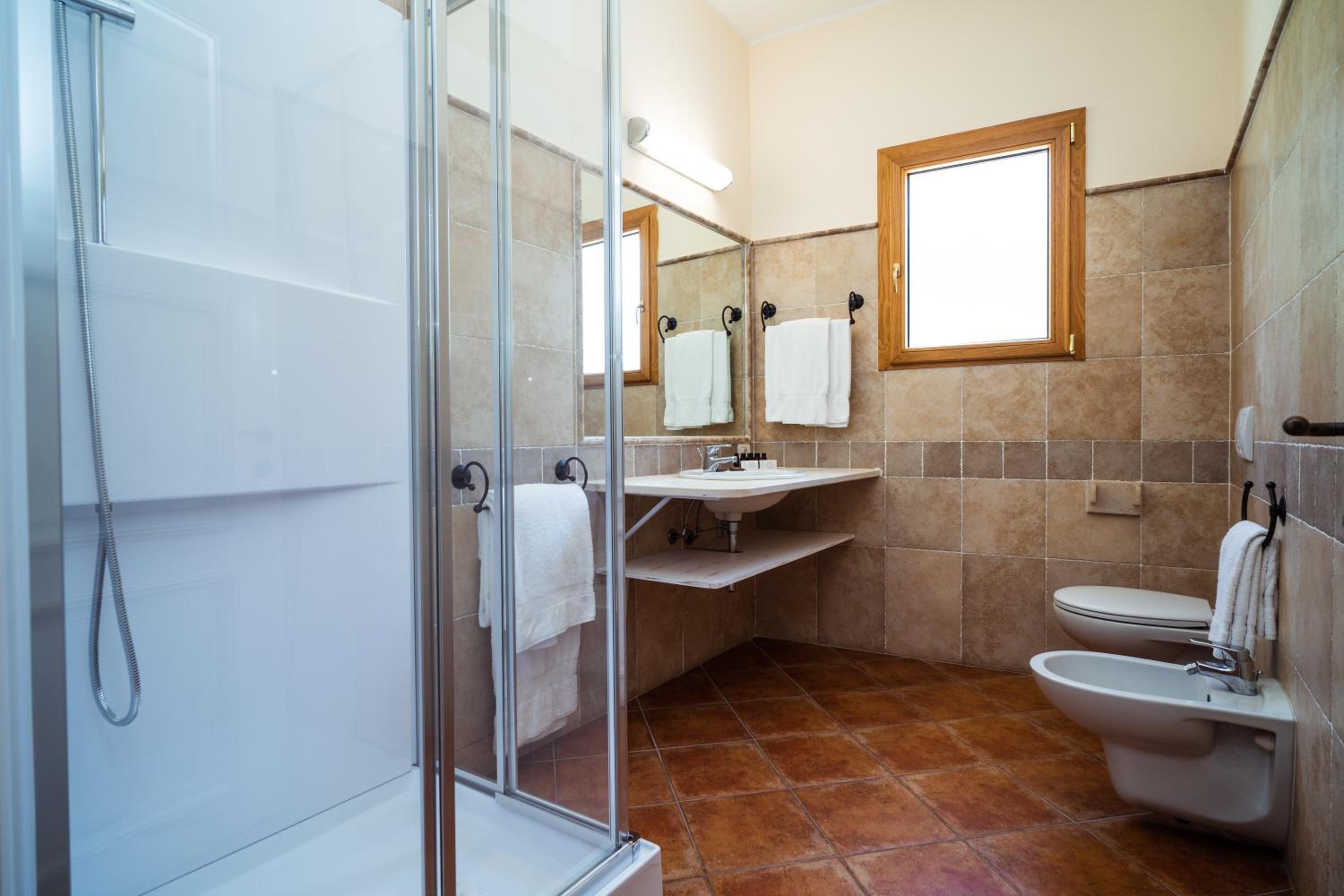 Standard Double Room - Photo 2