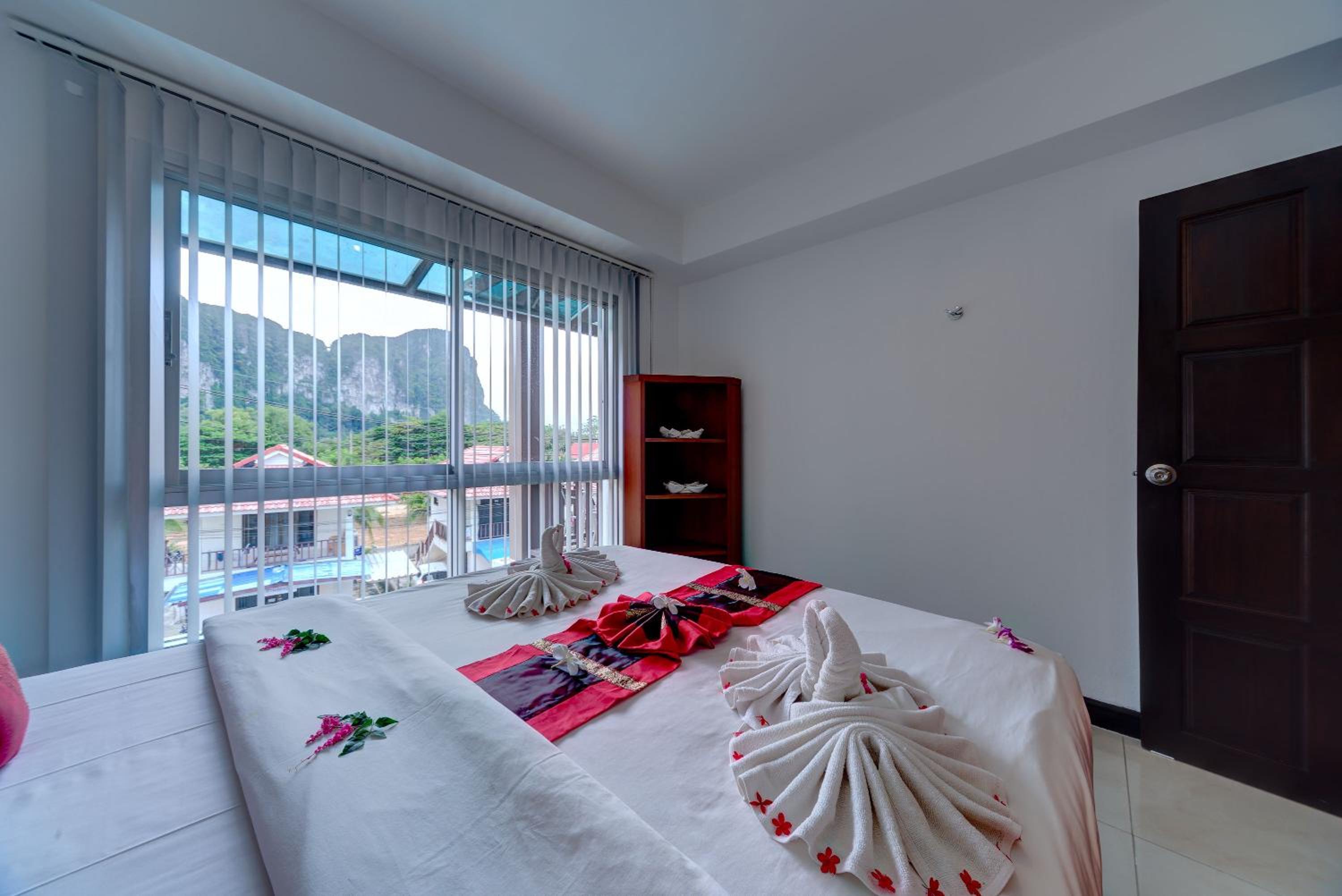 One-Bedroom Apartment - Photo 6