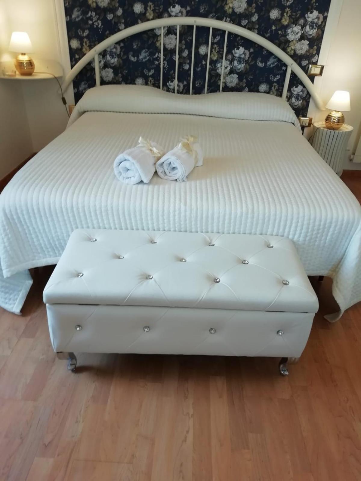 Double Room - Photo 4