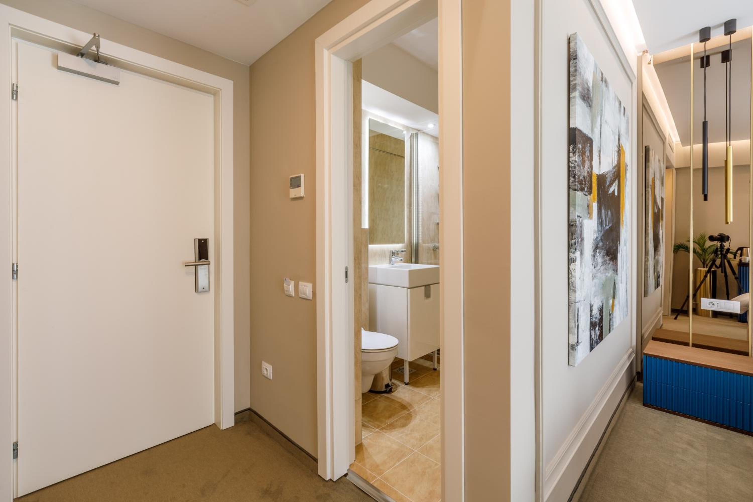 Deluxe Double Room - Photo 9