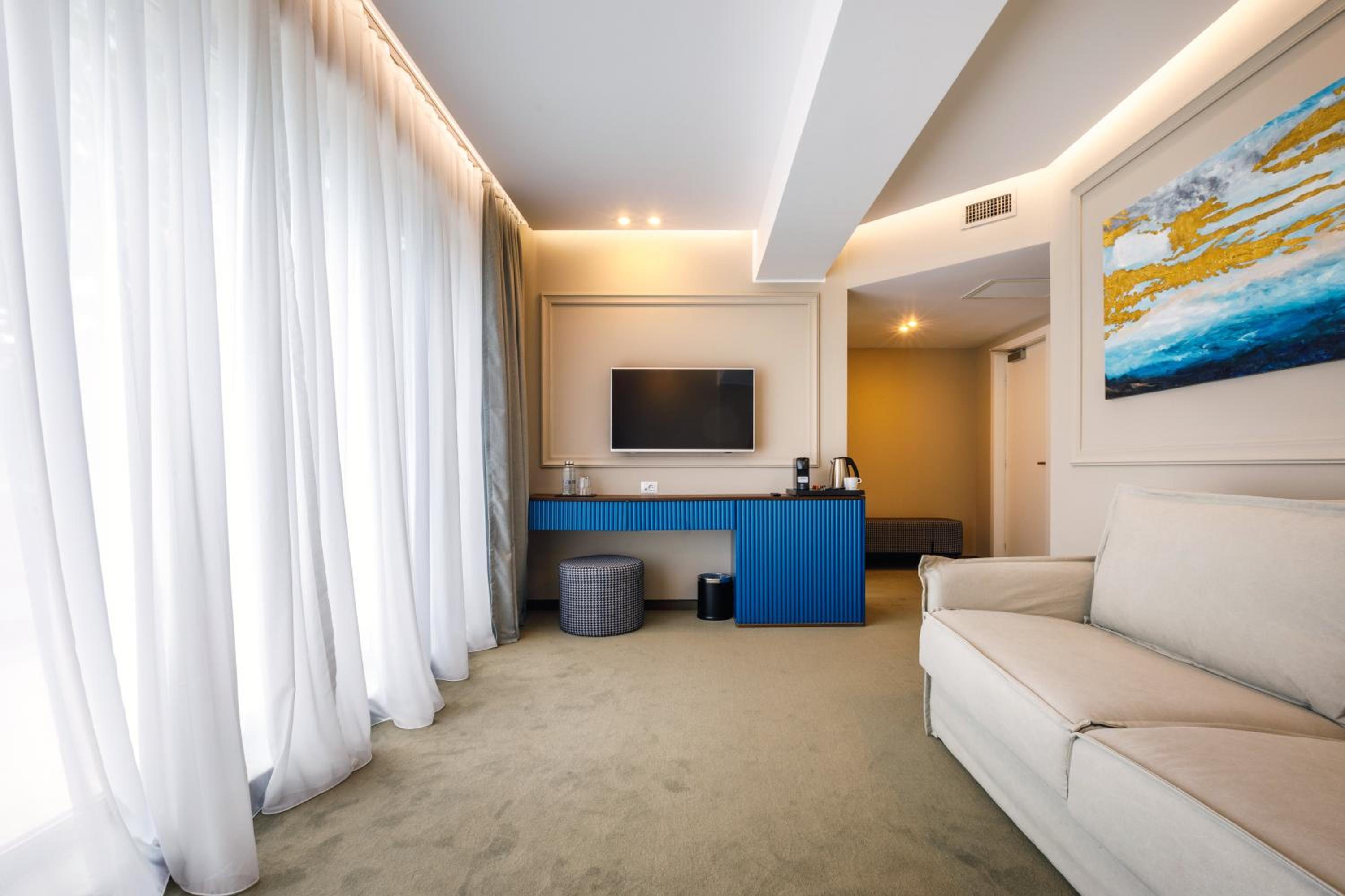 Apartment with Terrace - Photo 22
