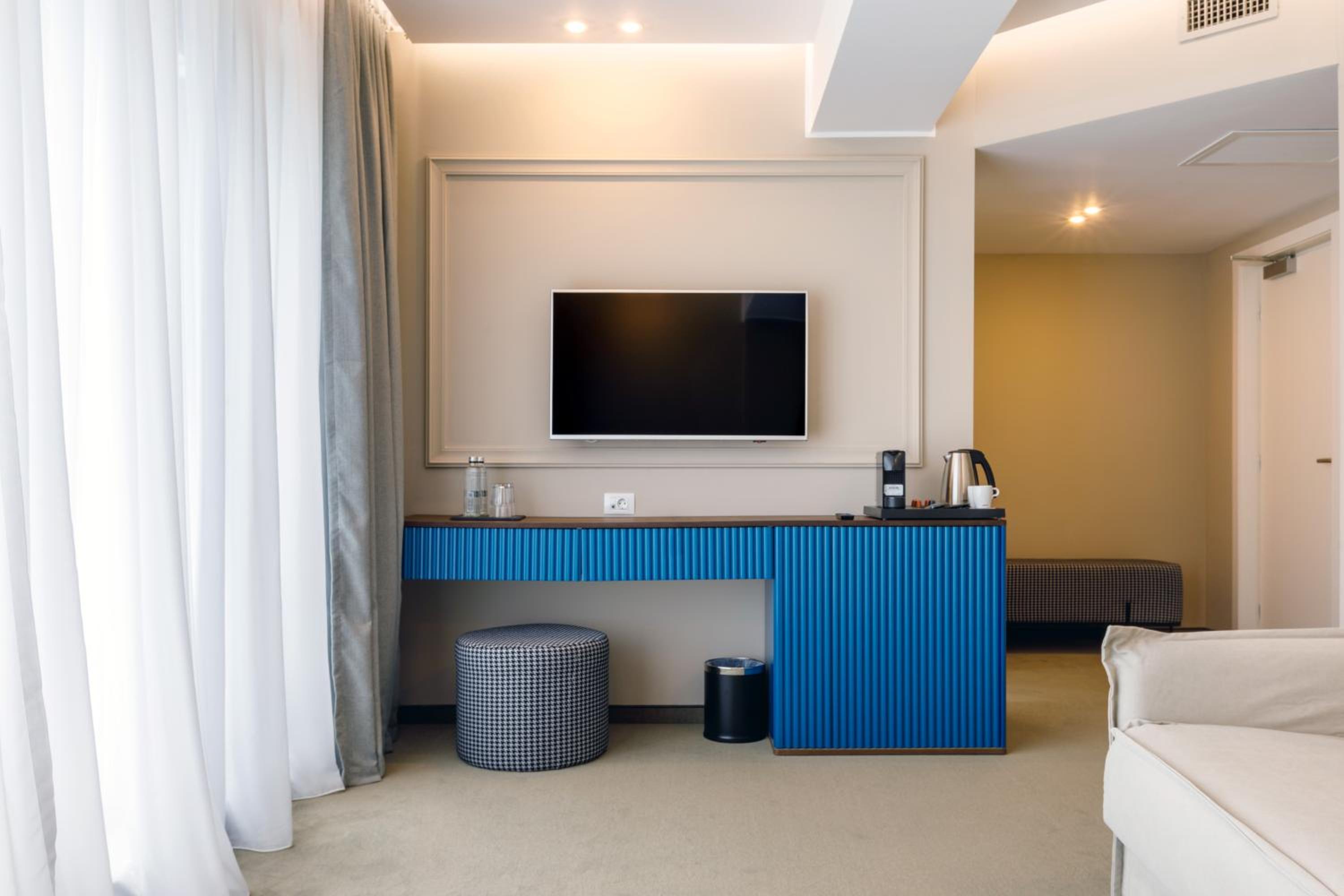 Apartment with Terrace - Photo 9