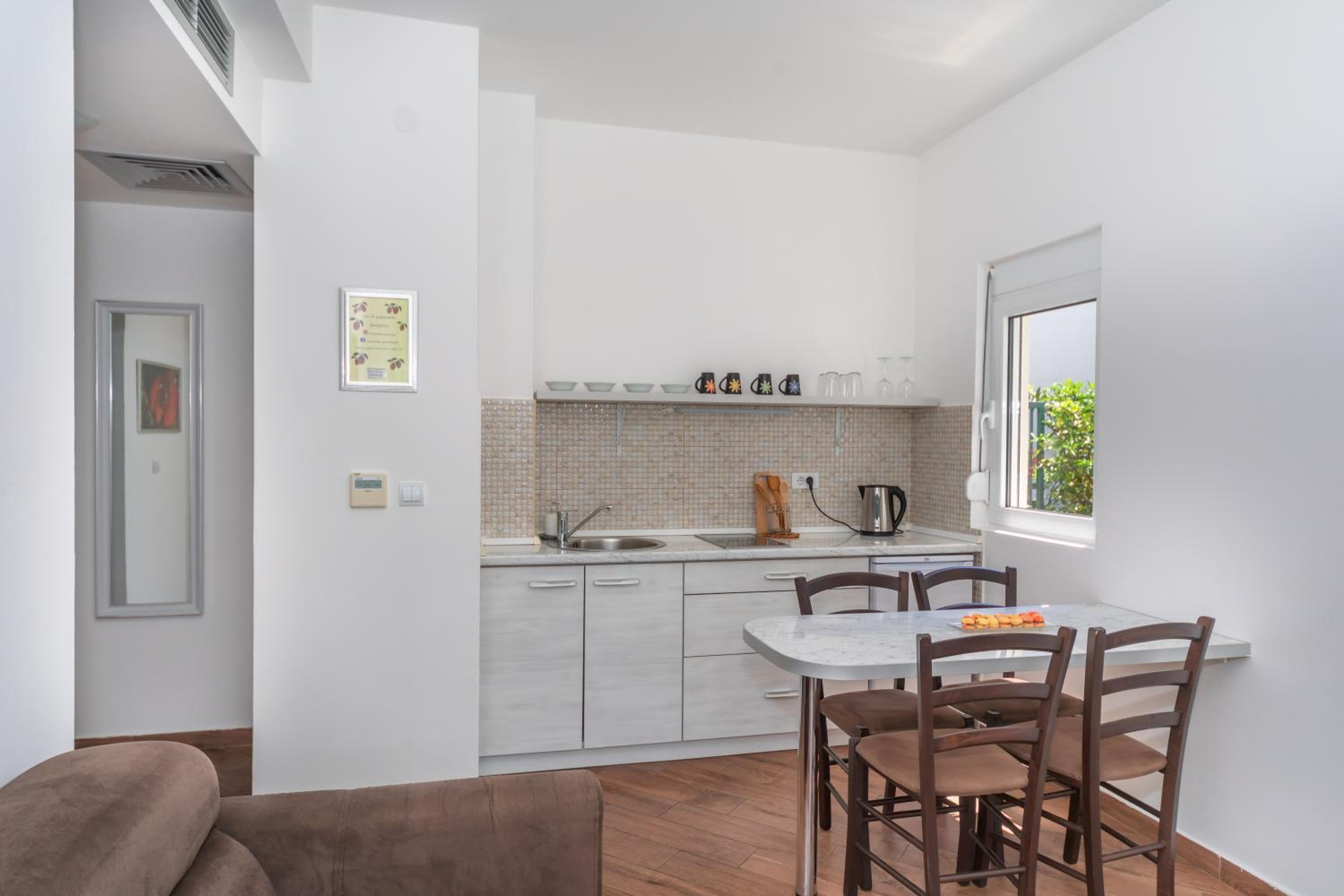 Apartment with Balcony - Photo 8