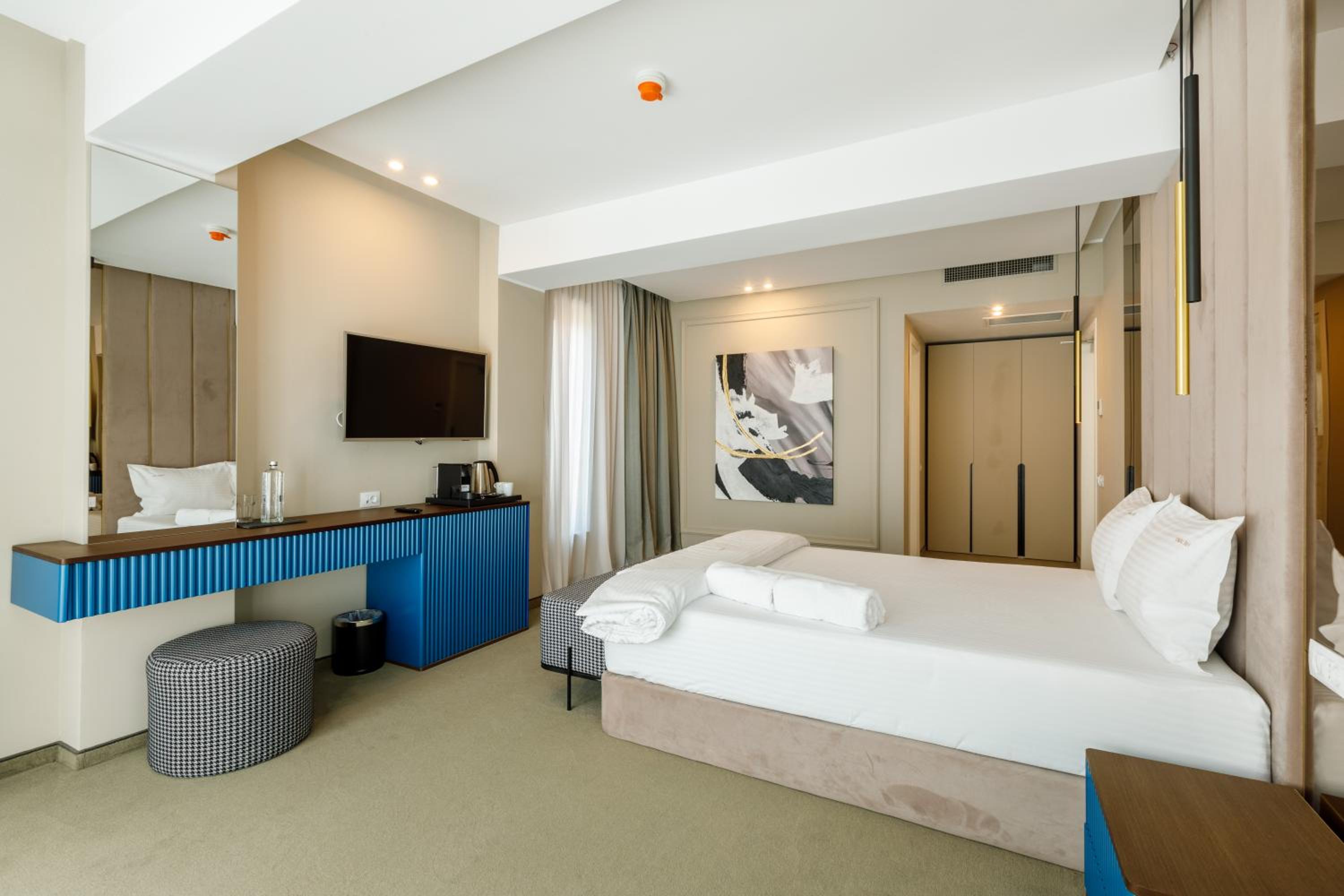 Deluxe Queen Room