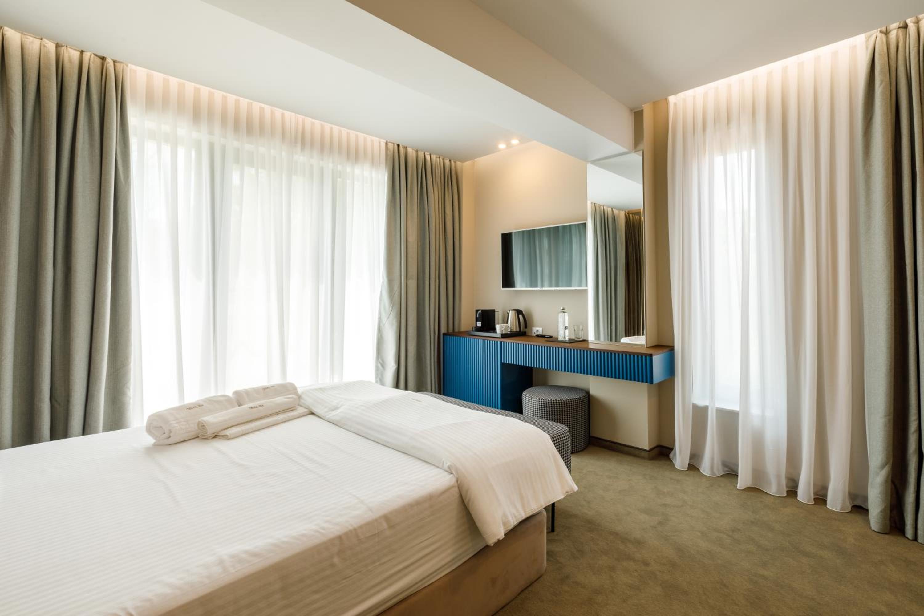 Superior King Room - Photo 20