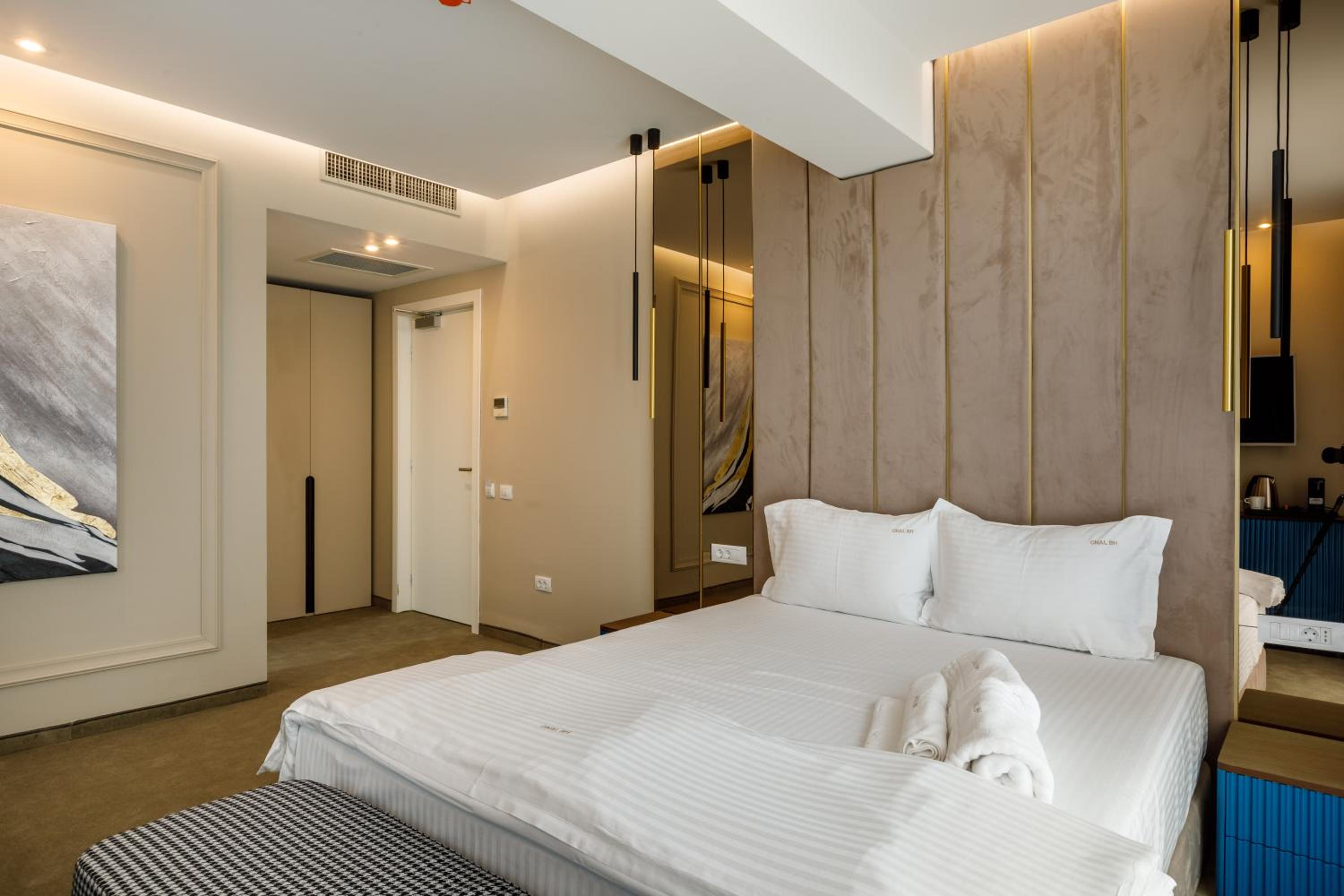 Superior King Room - Photo 19