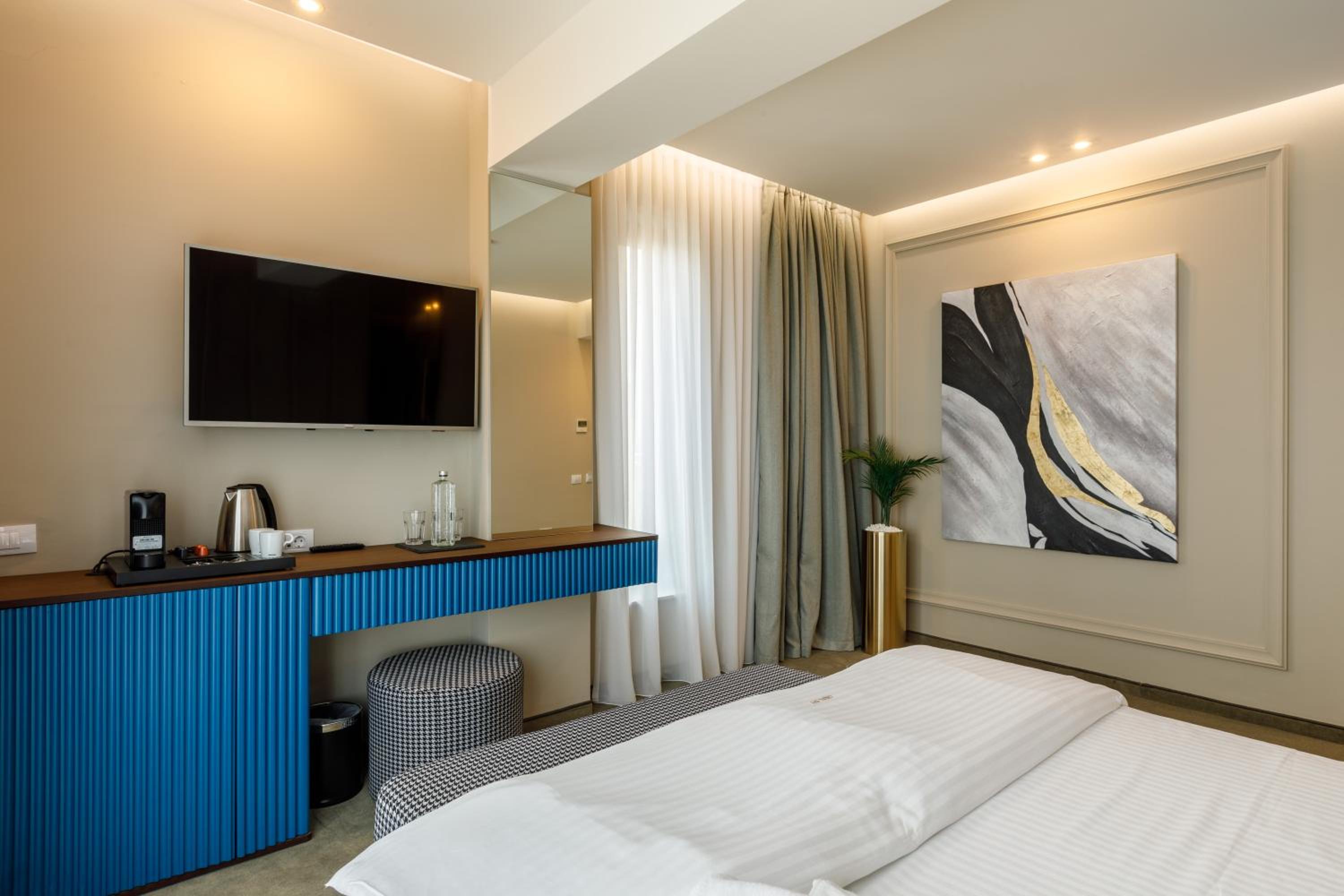 Superior King Room - Photo 2