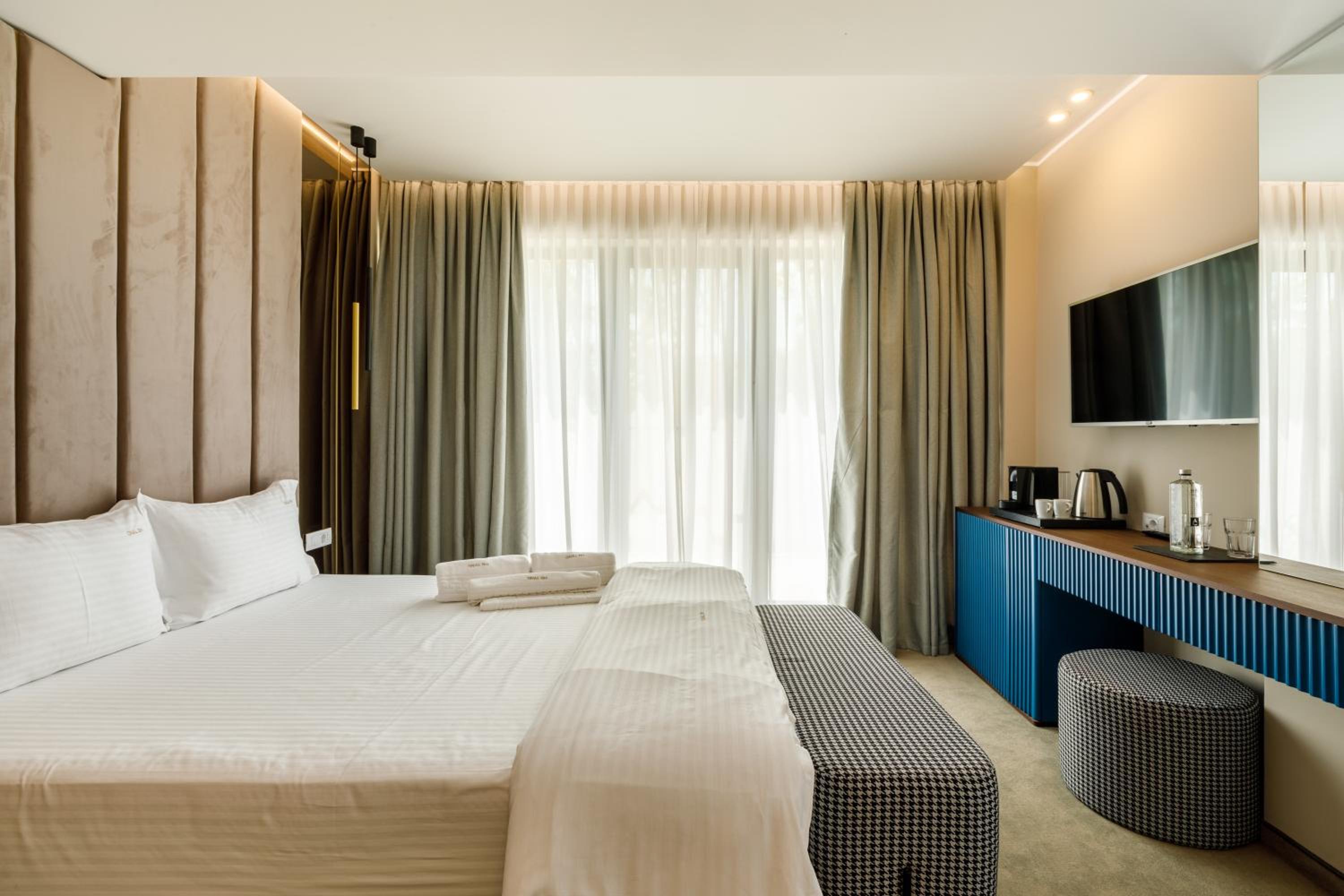 Superior King Room - Photo 18
