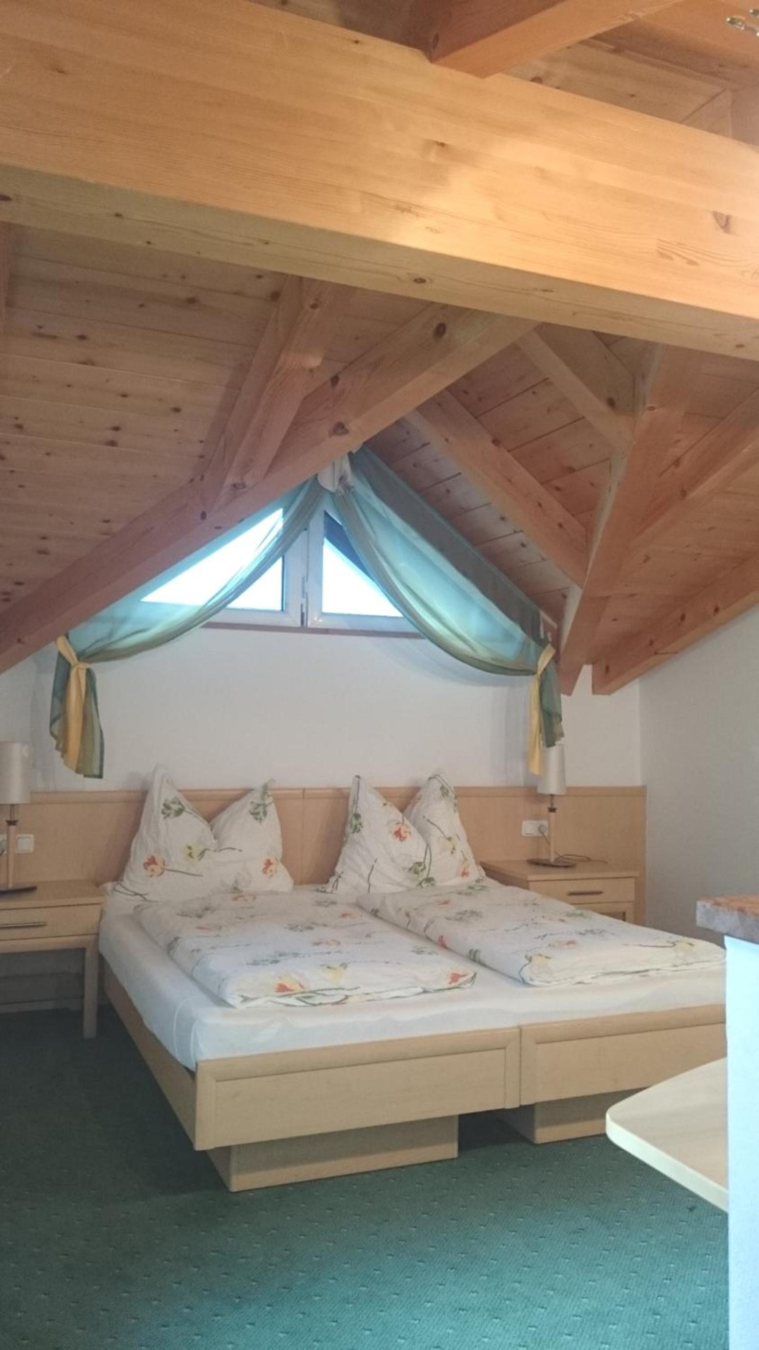 Junior Suite with Balcony - Photo 3