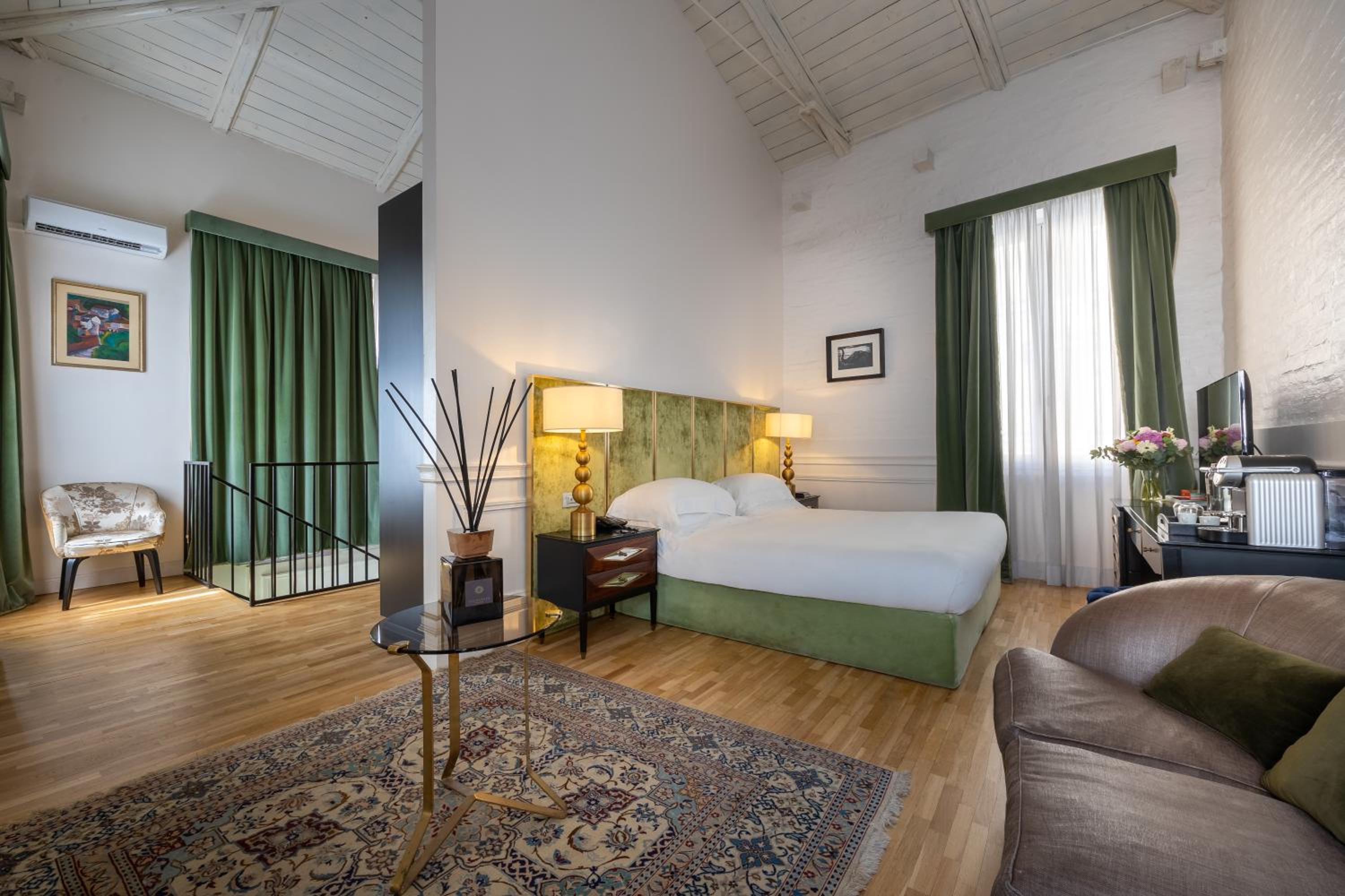 Deluxe Suite with Private Garden  photo 2