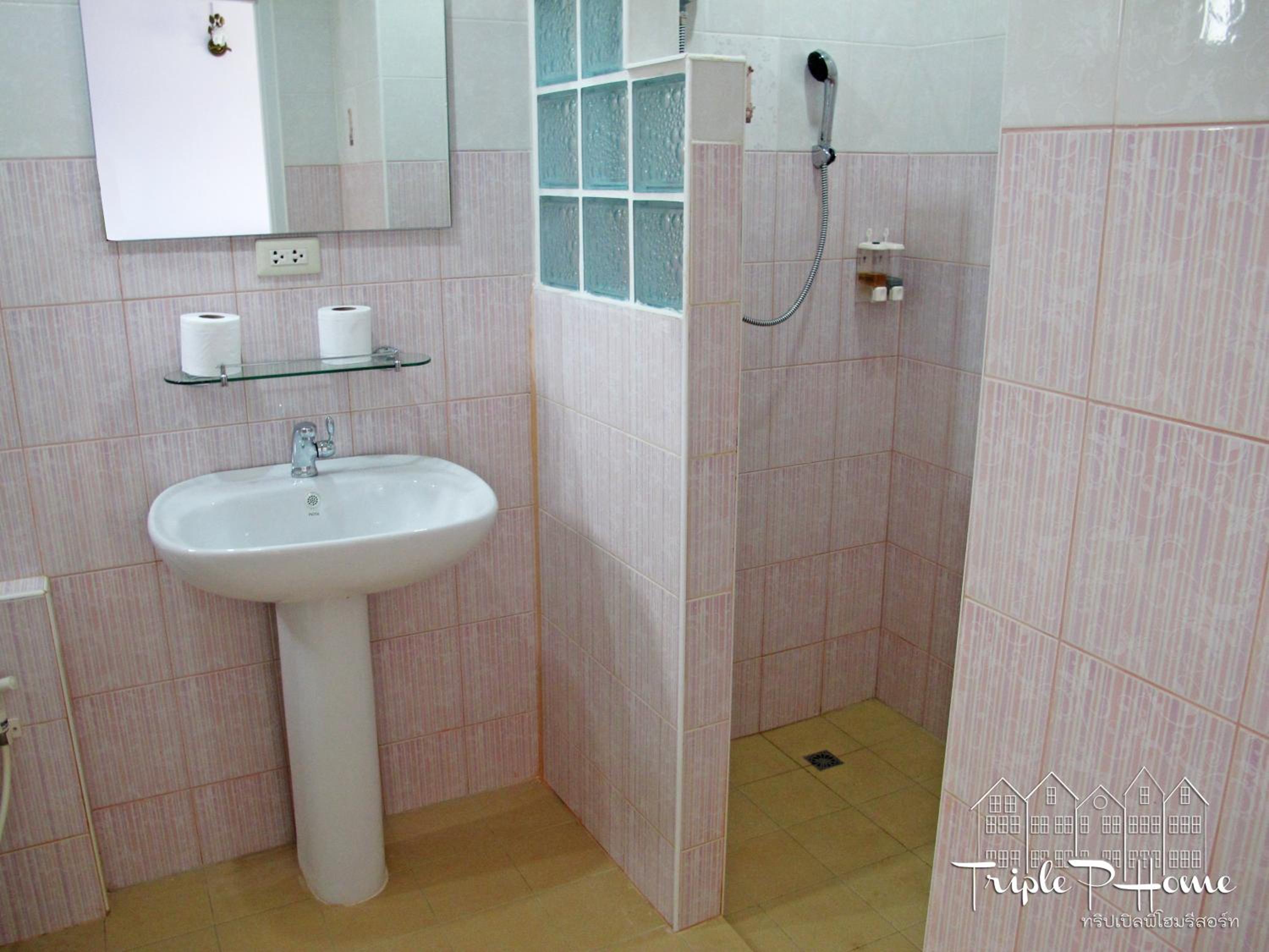 One-Bedroom Bungalow photo 2