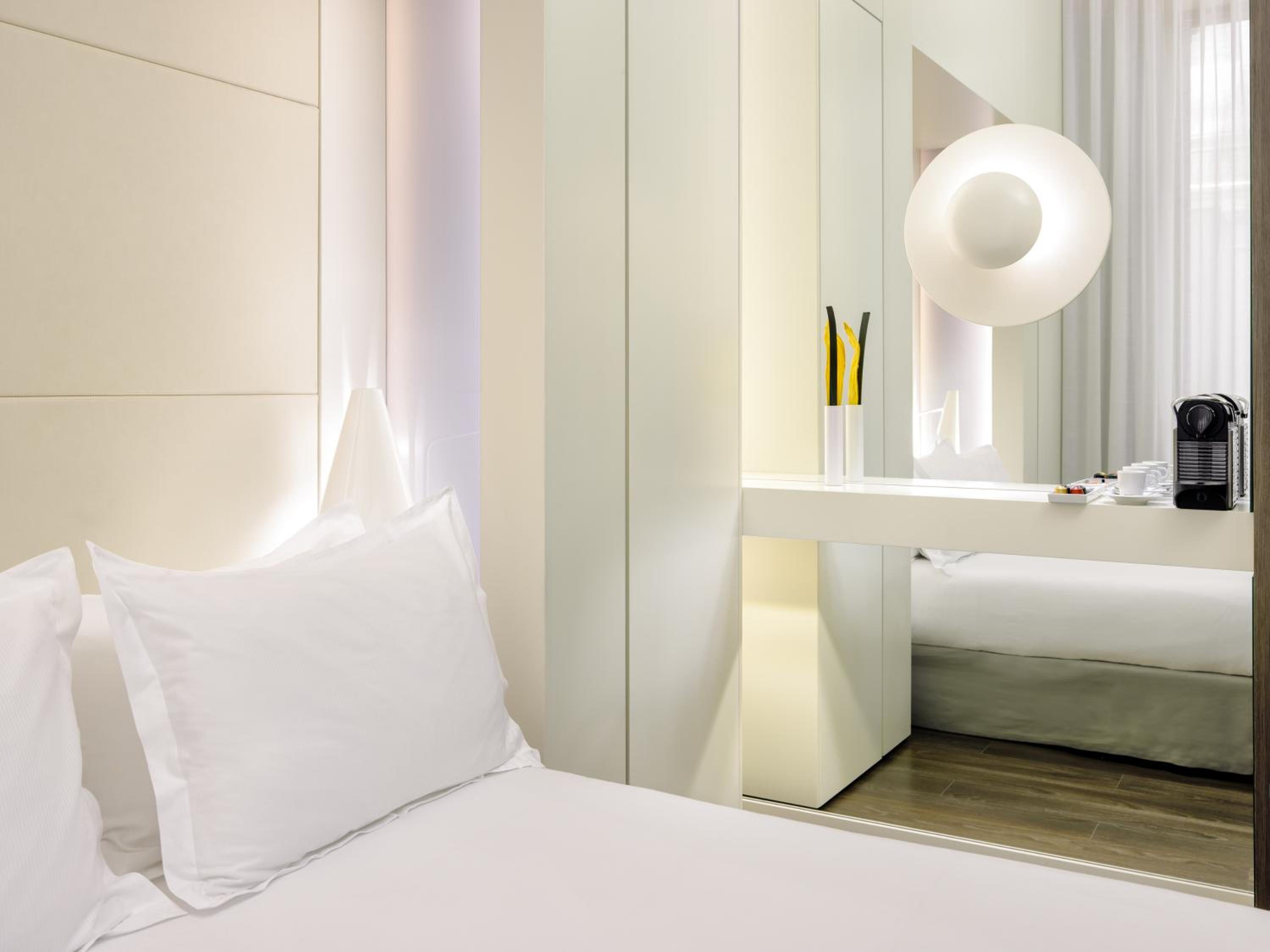 Comfort Double Room thumbnail 5